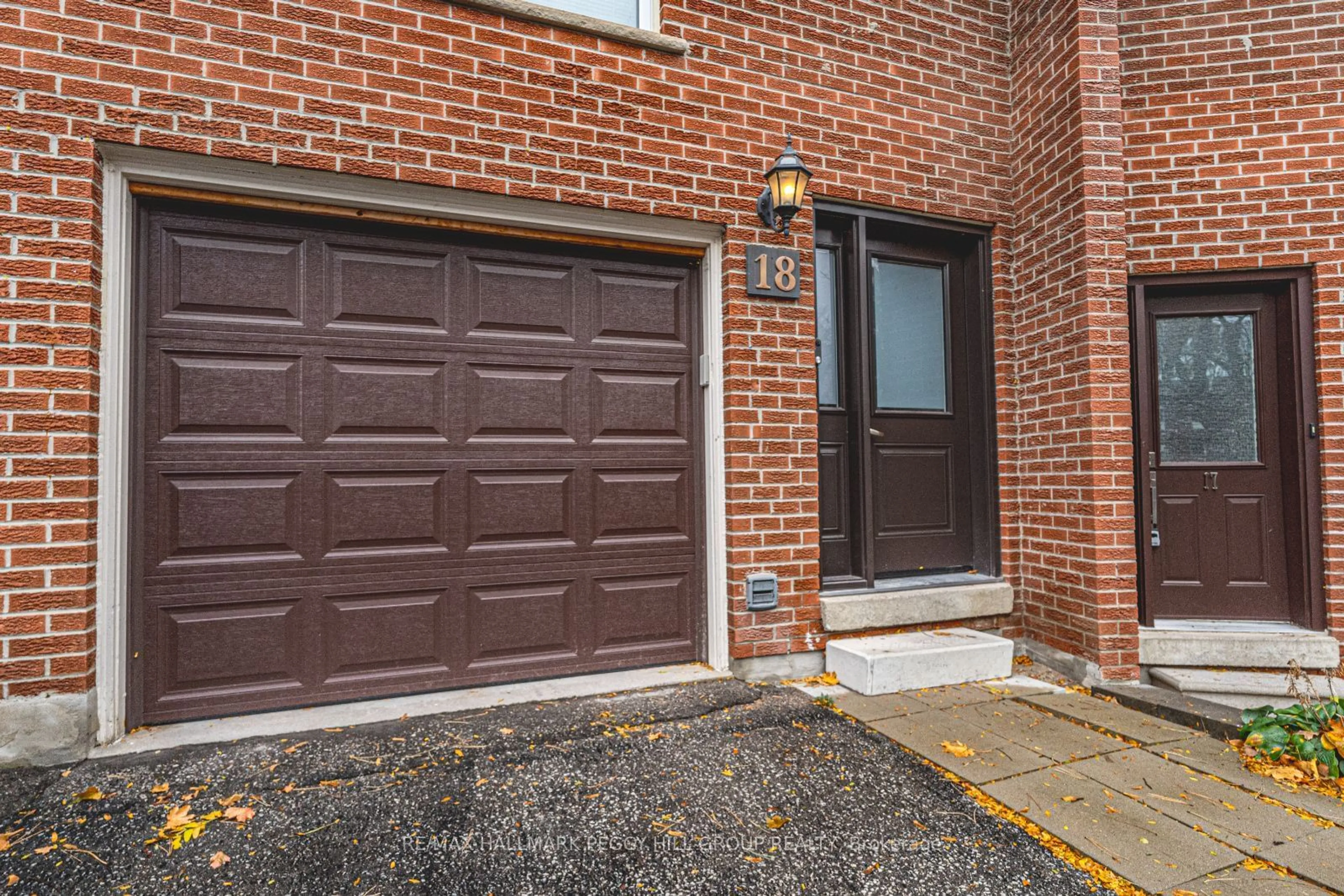 A pic from exterior of the house or condo, the street view for 246 Tupper Blvd #18, New Tecumseth Ontario L9R 1A9