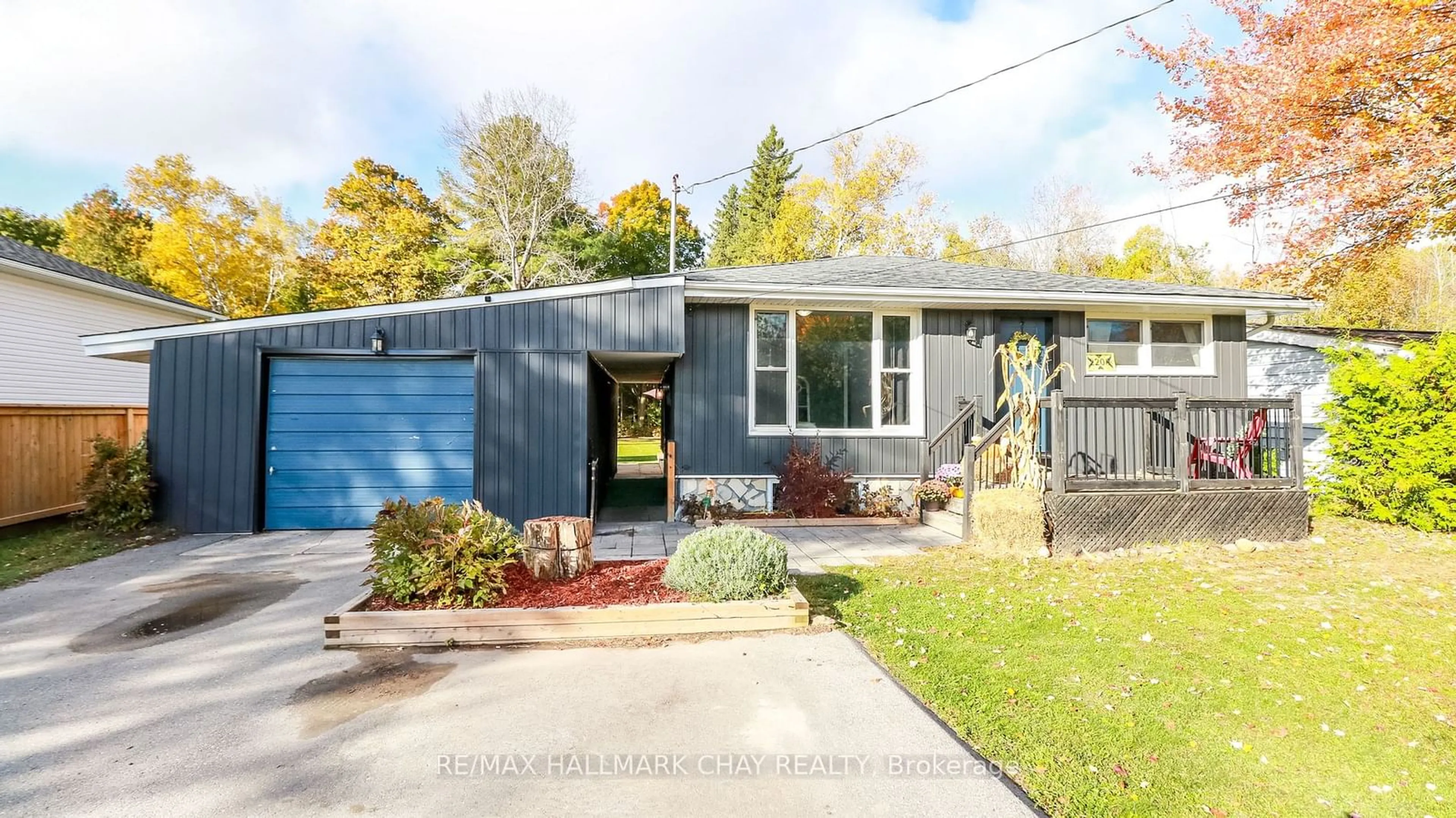 Frontside or backside of a home, the fenced backyard for 2208 Willard Ave, Innisfil Ontario L9S 2C1