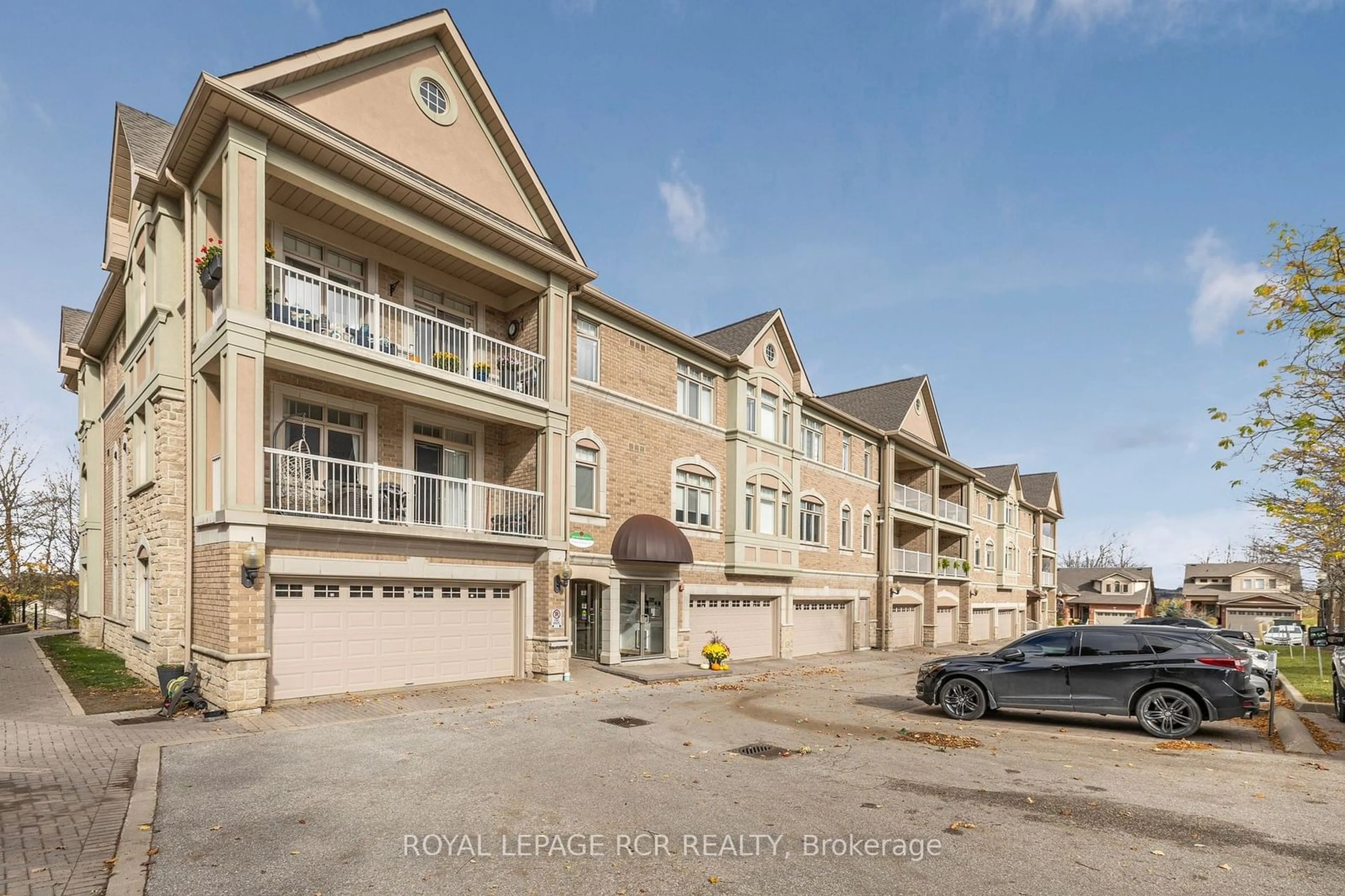 A pic from exterior of the house or condo, the street view for 78 Sunset Blvd #207, New Tecumseth Ontario L9R 2H5