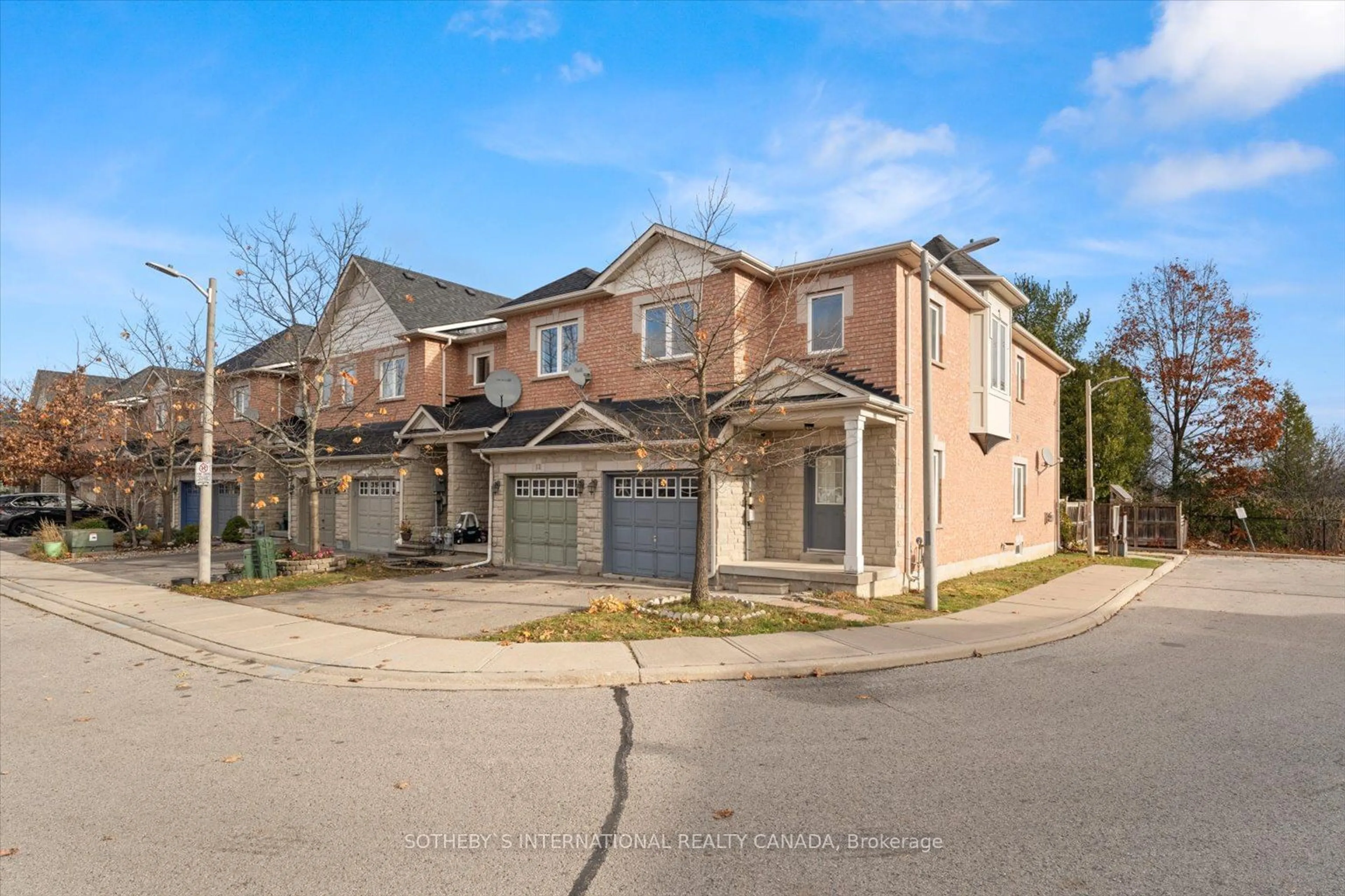 A pic from exterior of the house or condo, the street view for 56 North Lake Rd #13, Richmond Hill Ontario L4E 0G5