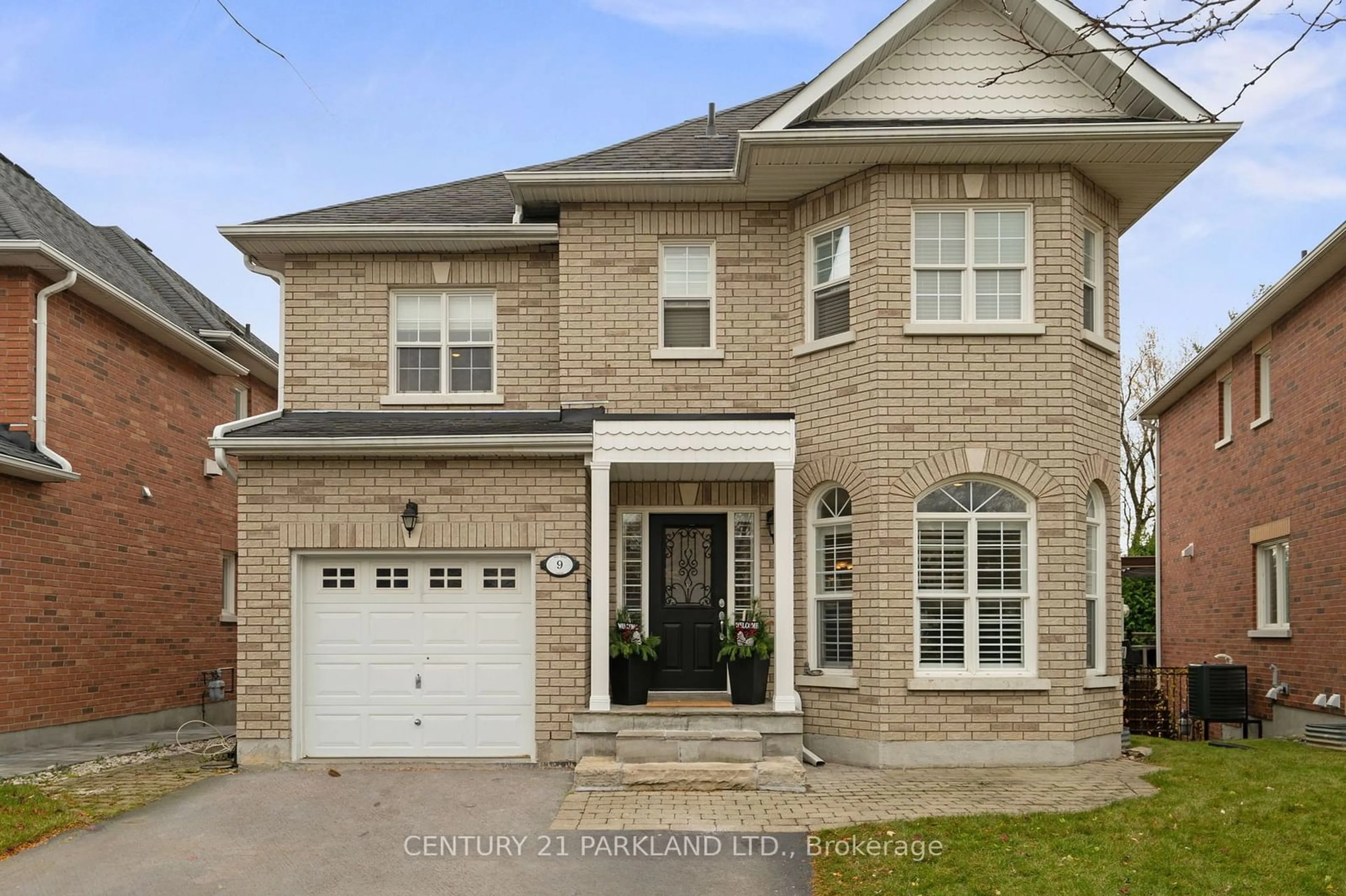 Home with brick exterior material for 9 Mill Walk Crt, Richmond Hill Ontario L4C 0P6