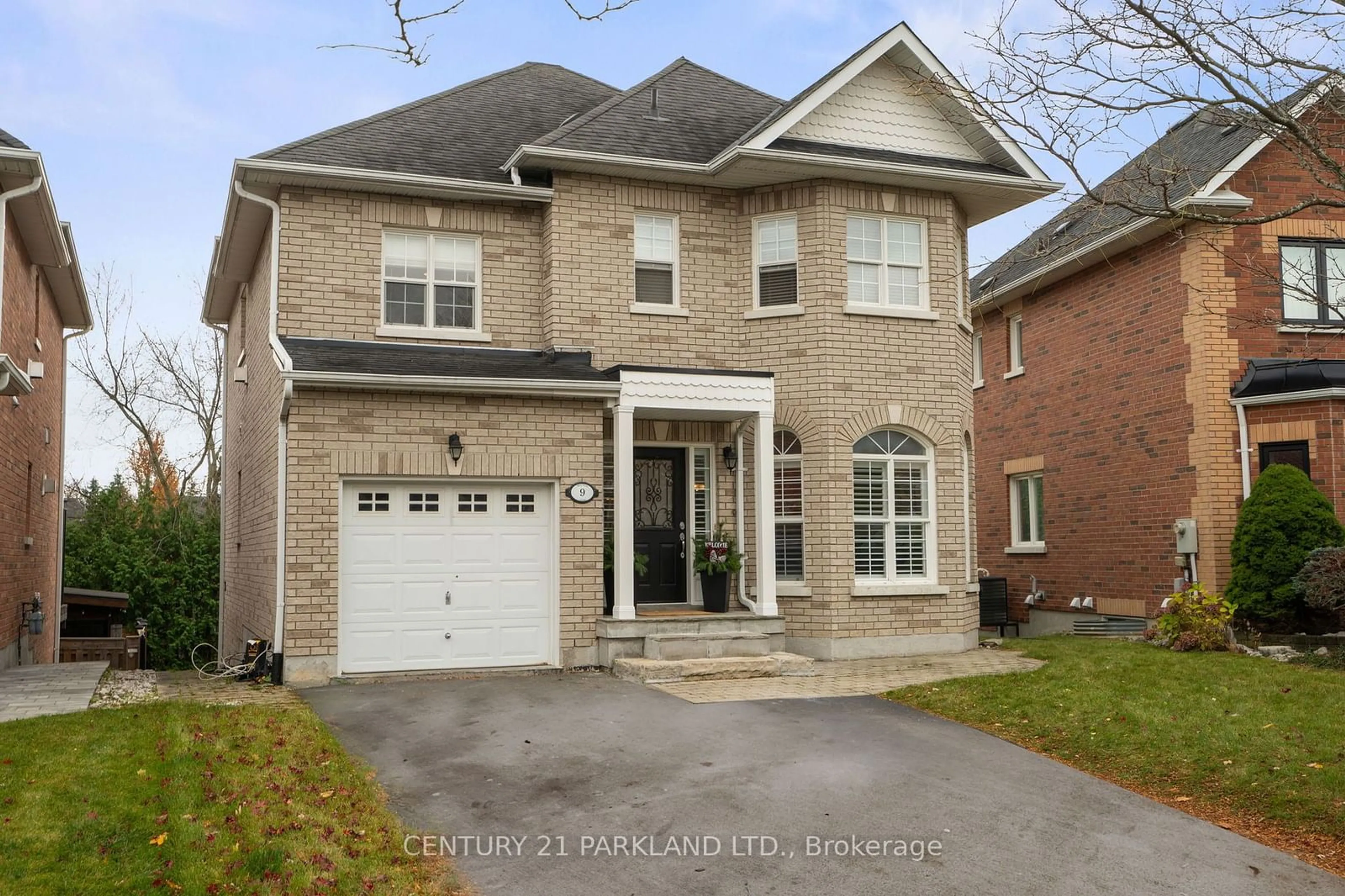 Home with brick exterior material for 9 Mill Walk Crt, Richmond Hill Ontario L4C 0P6