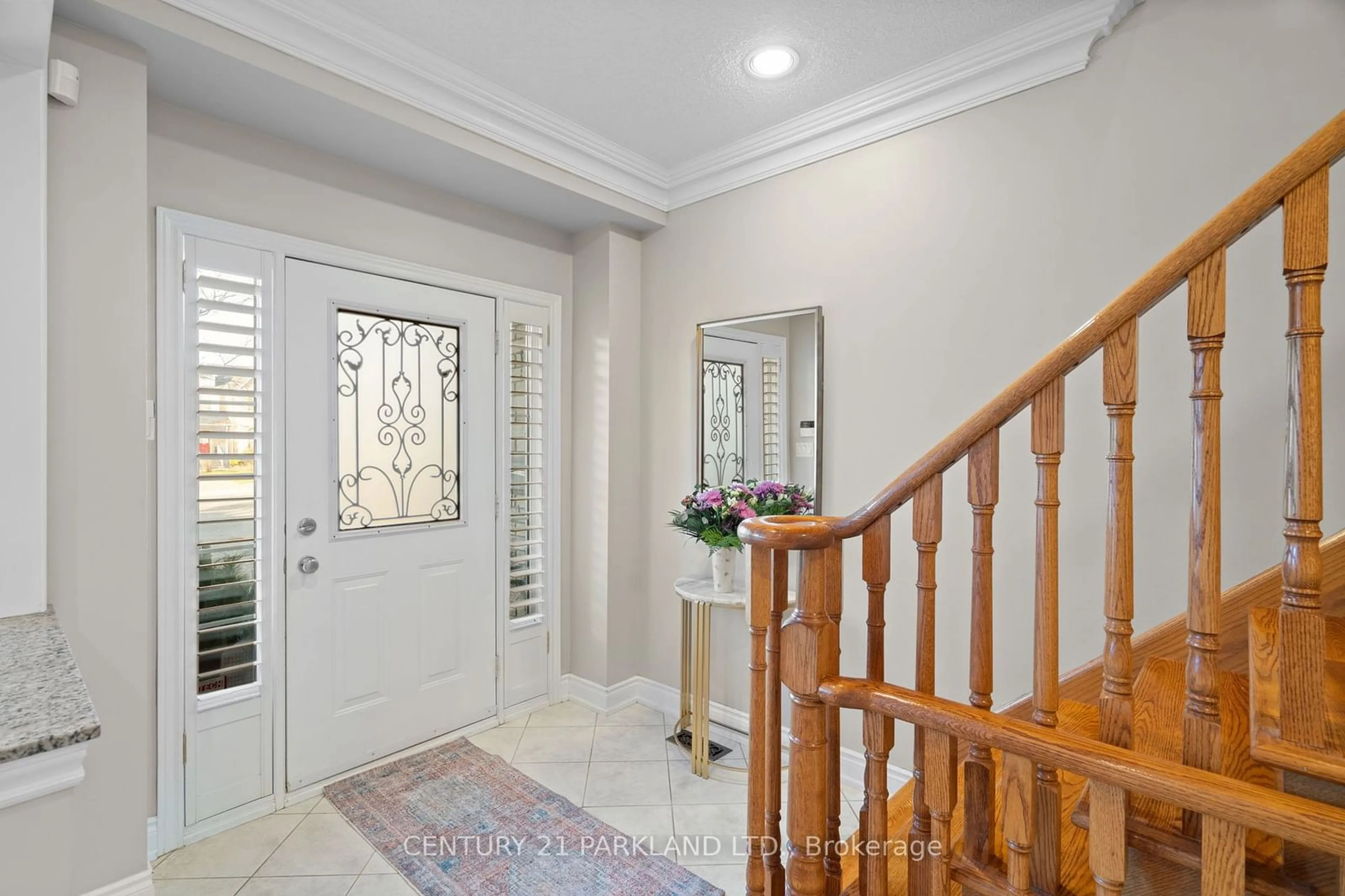 Indoor entryway, wood floors for 9 Mill Walk Crt, Richmond Hill Ontario L4C 0P6