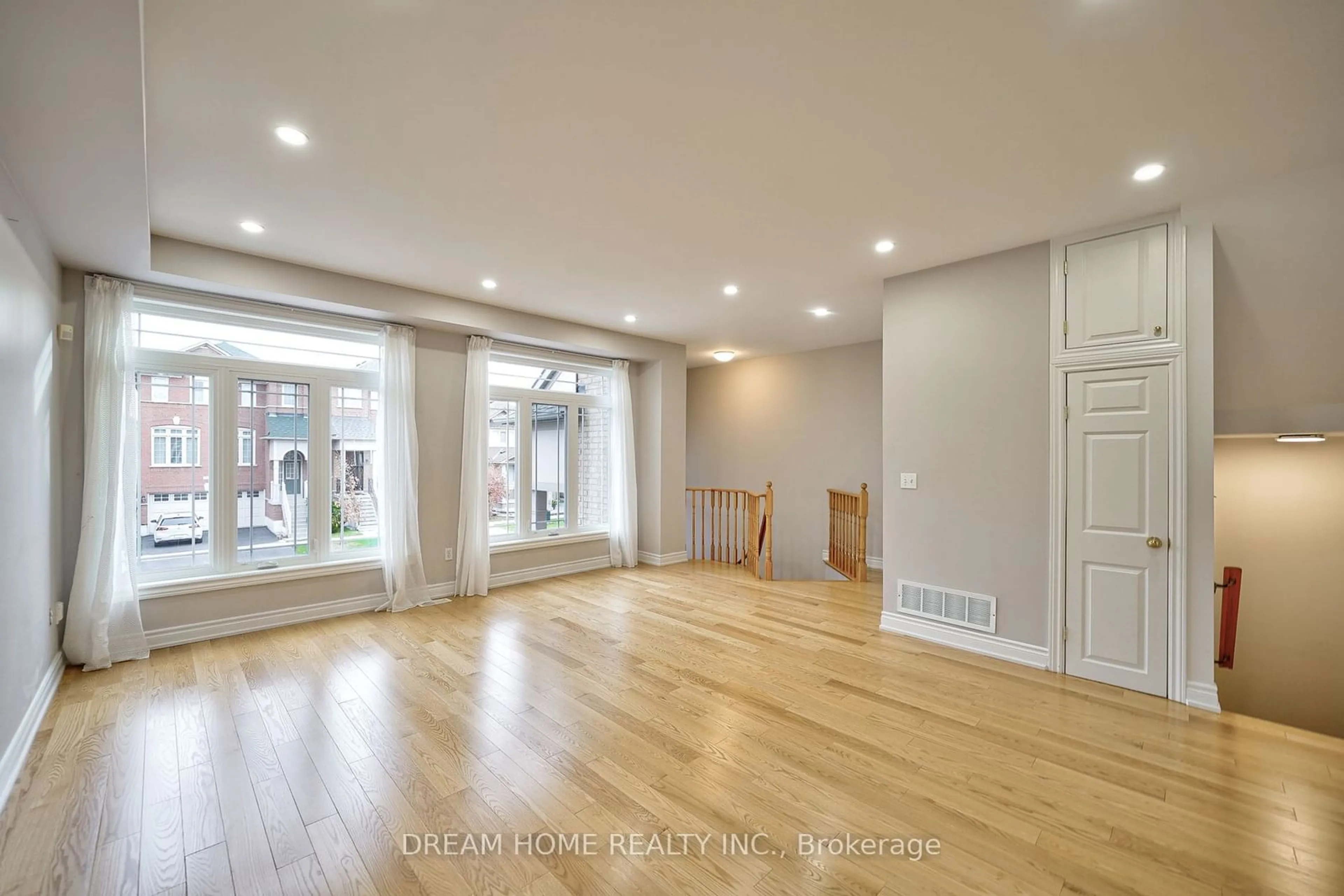 Other indoor space, wood floors for 290 Harbord St, Markham Ontario L6C 2E4