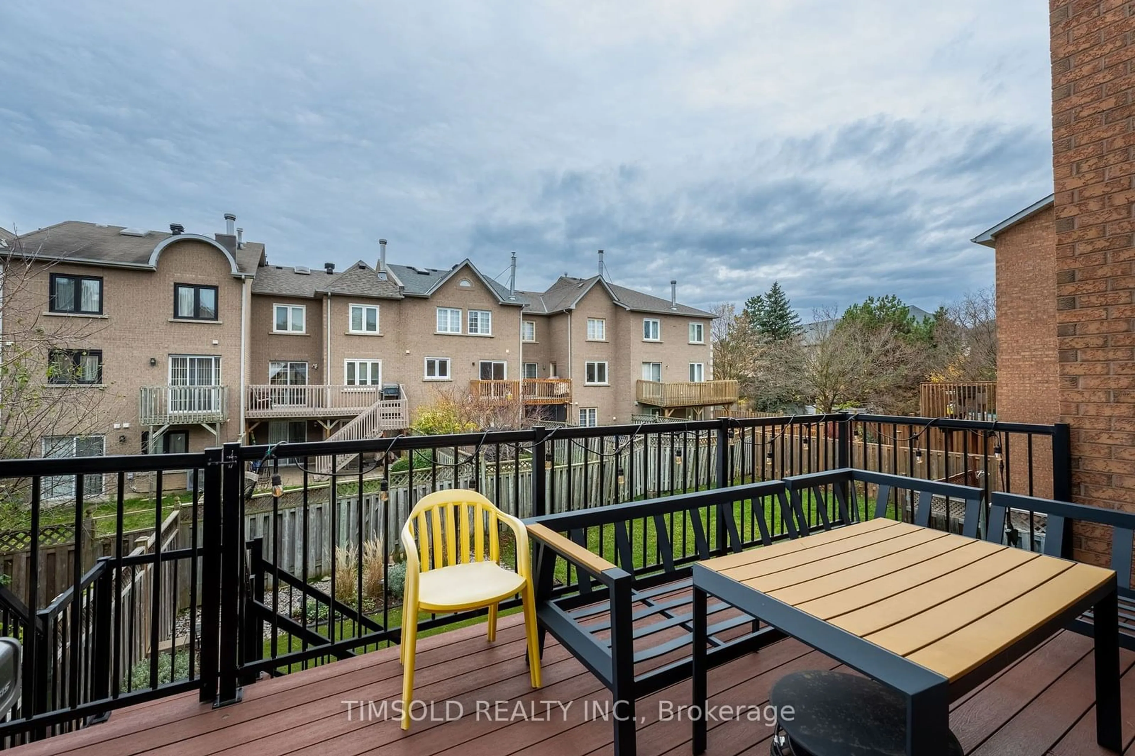 A pic from exterior of the house or condo, the fenced backyard for 7 Royal Manor Cres, Richmond Hill Ontario L4B 3N5