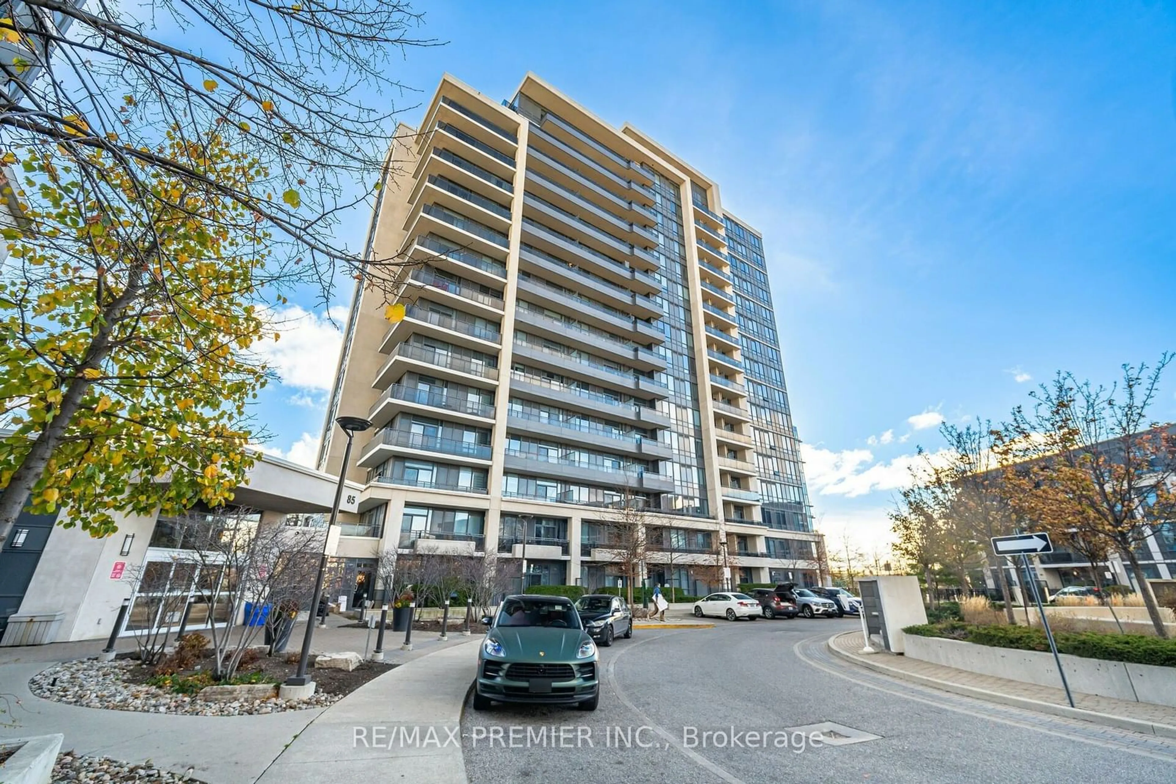 A pic from exterior of the house or condo, the street view for 85 North Park Rd #108, Vaughan Ontario L4J 0H9