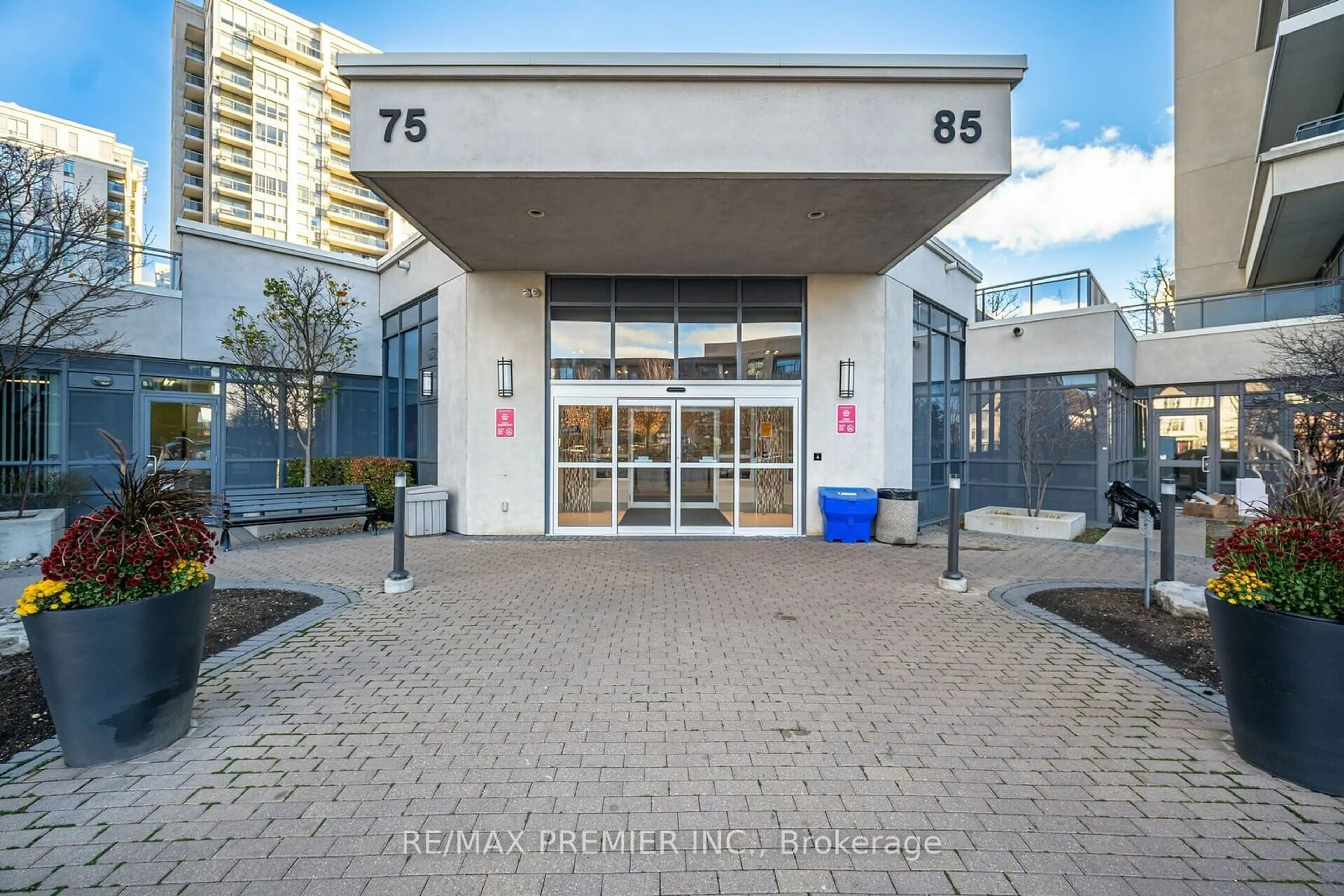 Indoor foyer for 85 North Park Rd #108, Vaughan Ontario L4J 0H9