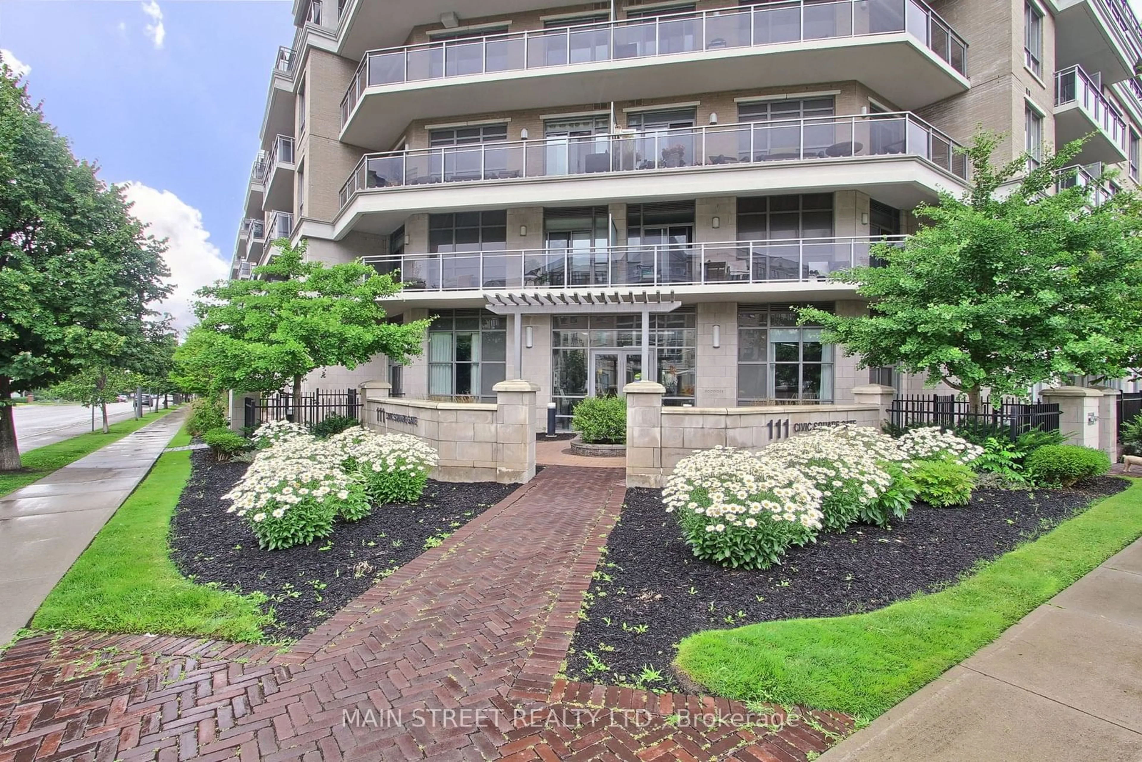 A pic from exterior of the house or condo, the front or back of building for 111 Civic Square Gate #618, Aurora Ontario L4G 0S6