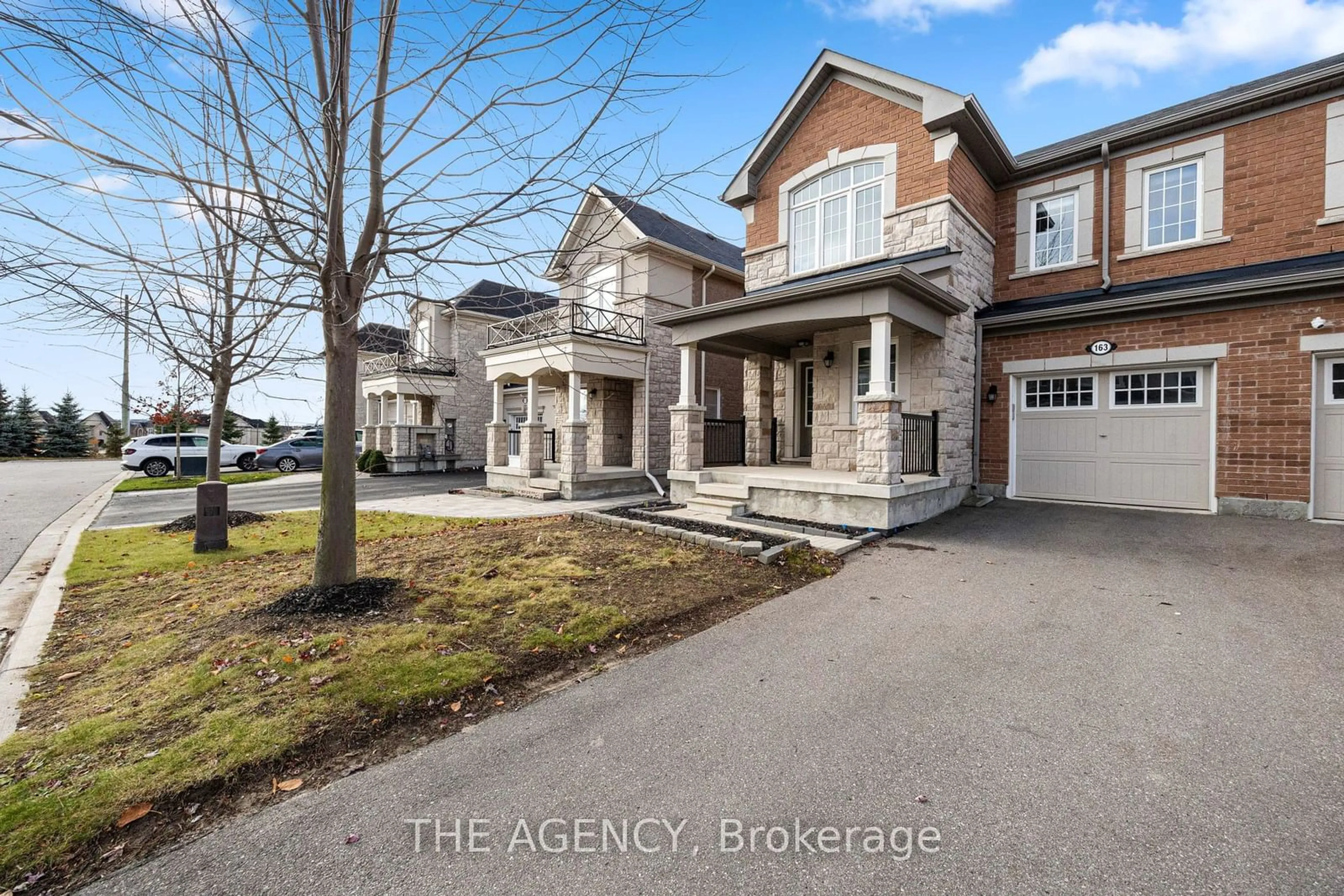 Frontside or backside of a home, the street view for 163 Payne Cres, Aurora Ontario L4G 0M7