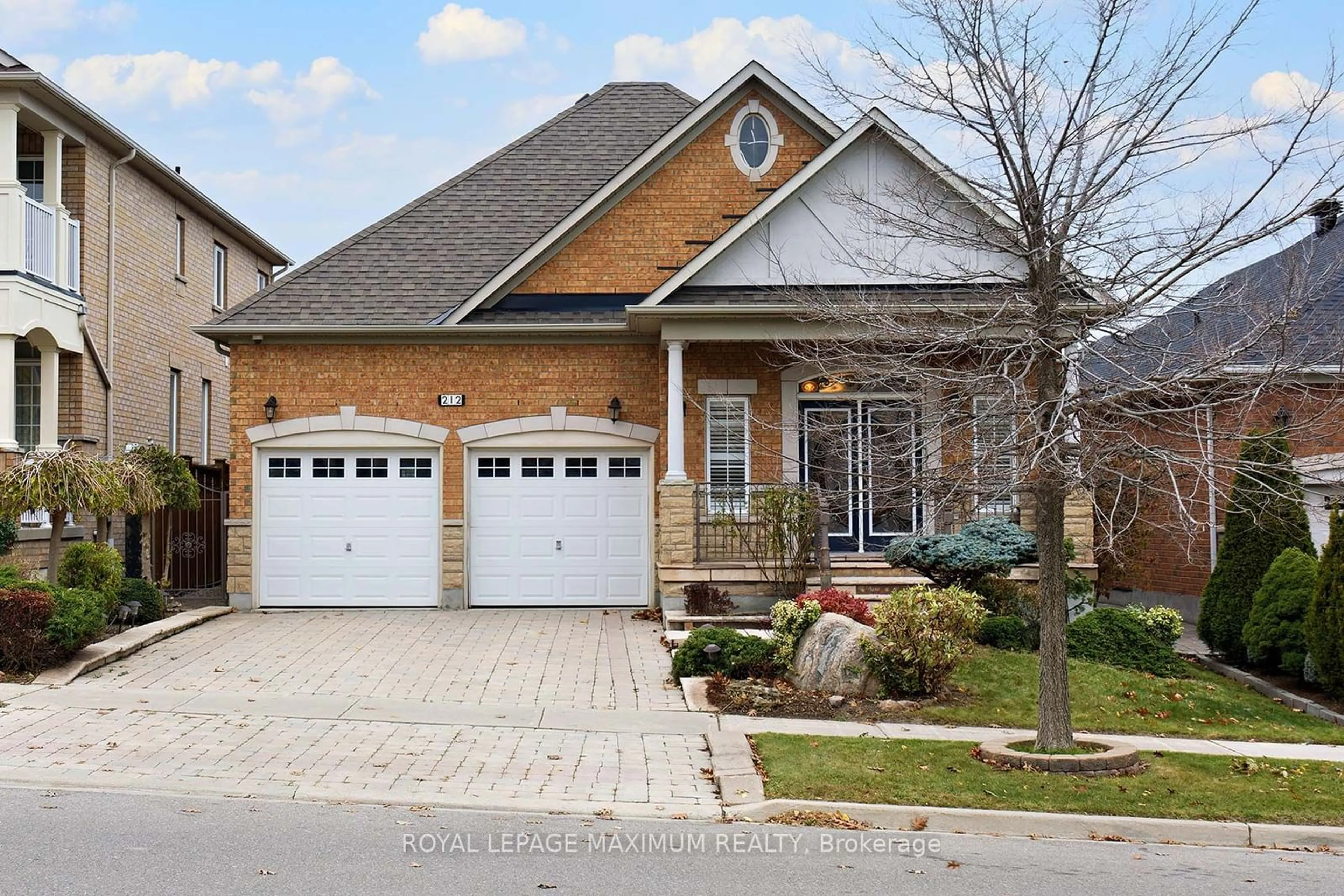 Home with brick exterior material for 212 Ivy Glen Dr, Vaughan Ontario L6A 0N8