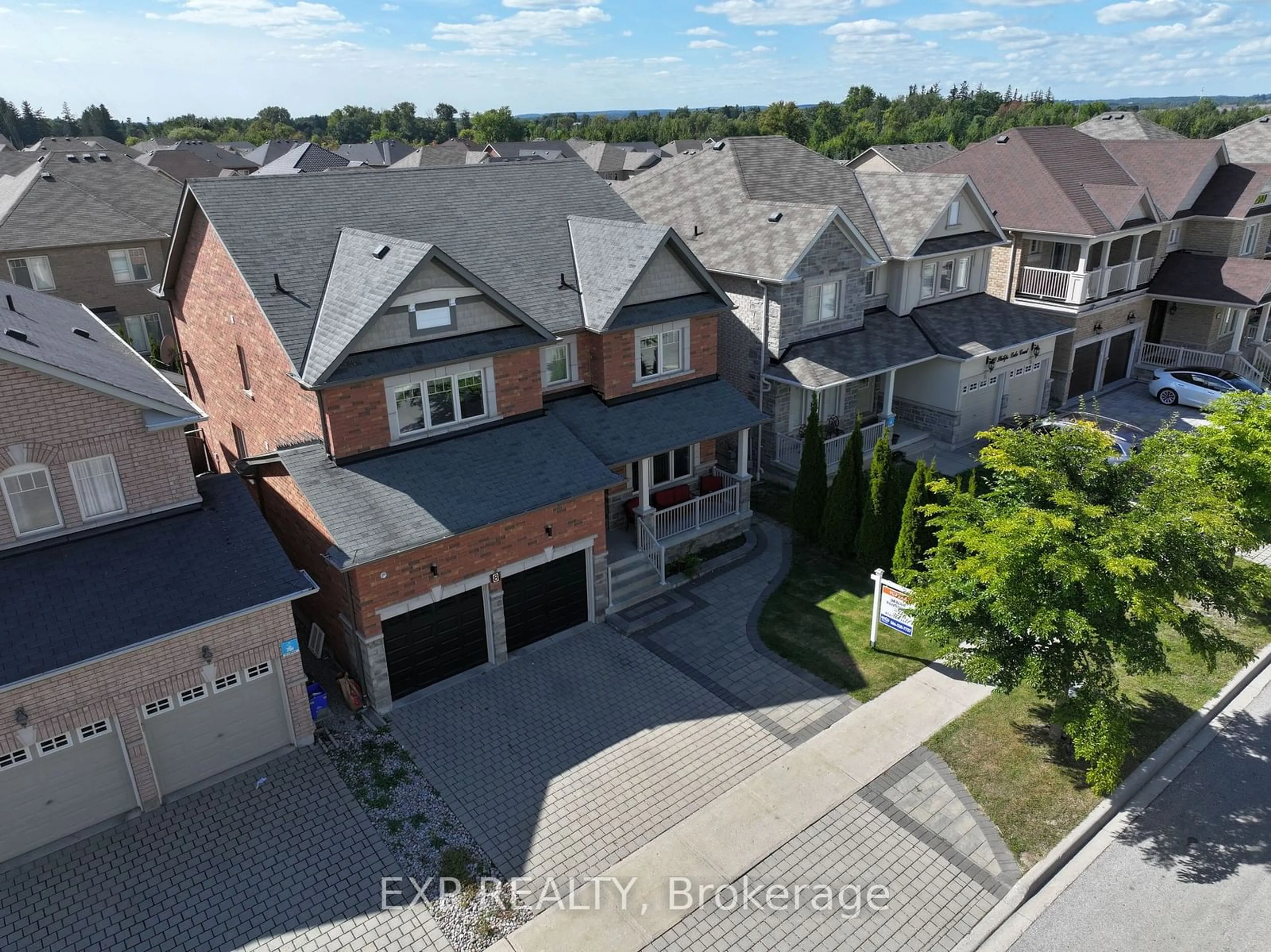 Frontside or backside of a home, the street view for 8 Philips Lake Crt, Richmond Hill Ontario L4E 0M2