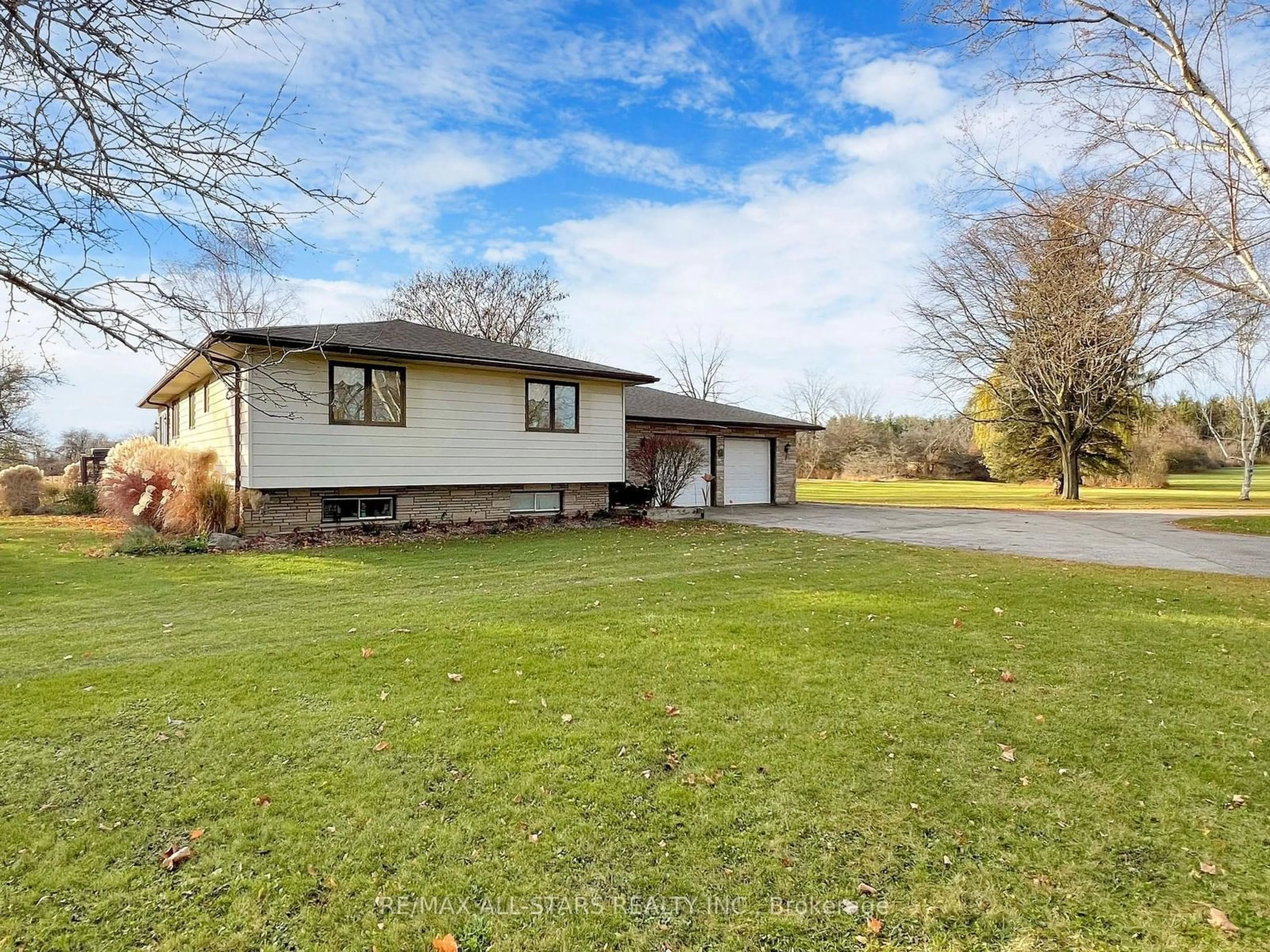 Frontside or backside of a home, cottage for 534 Varney Rd, Georgina Ontario L4P 3C8