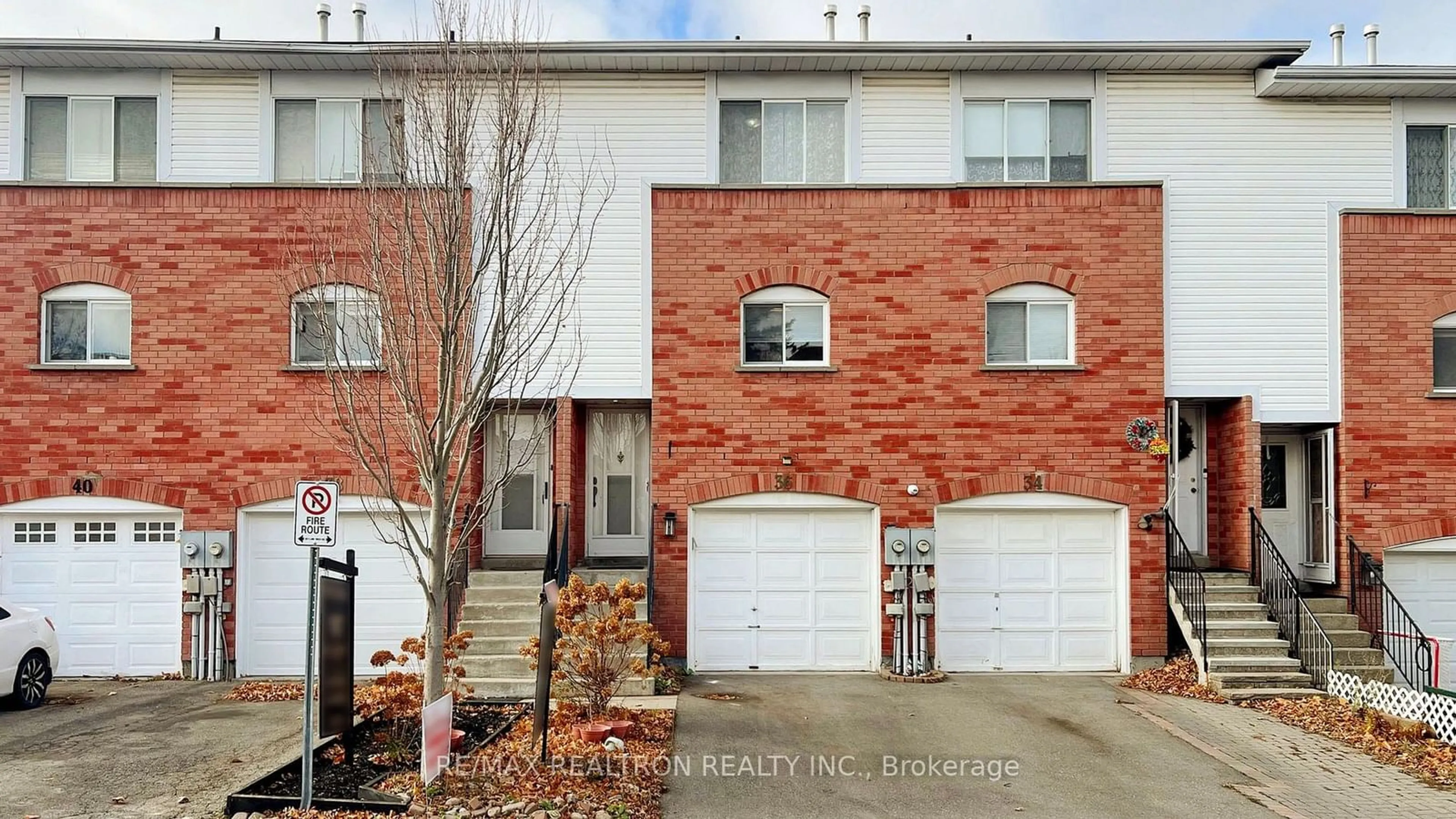 A pic from exterior of the house or condo, the street view for 36 William Curtis Circ, Newmarket Ontario L3Y 8L7