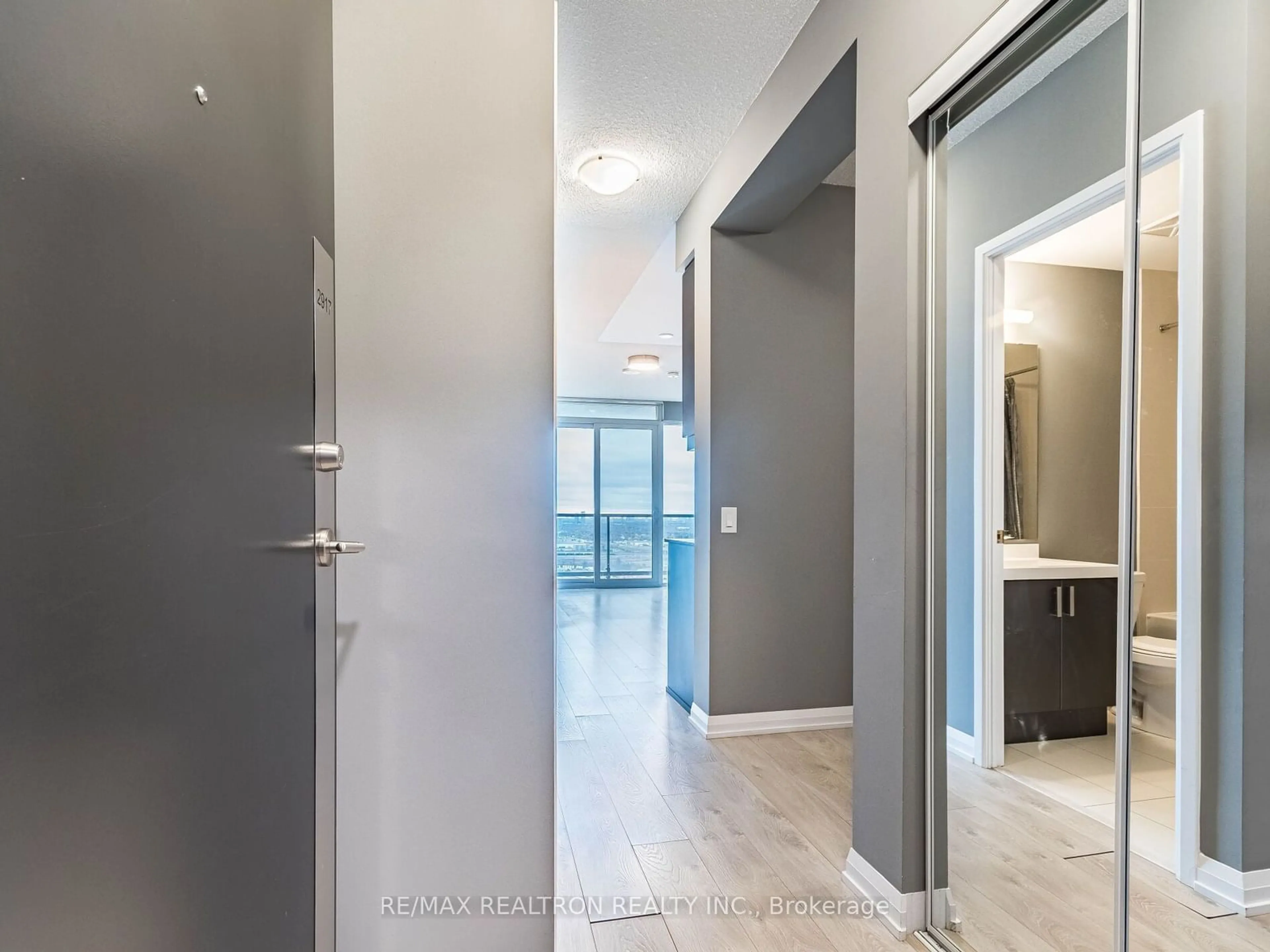 Indoor entryway, wood floors for 7895 Jane St #2917, Vaughan Ontario L4K 0K2