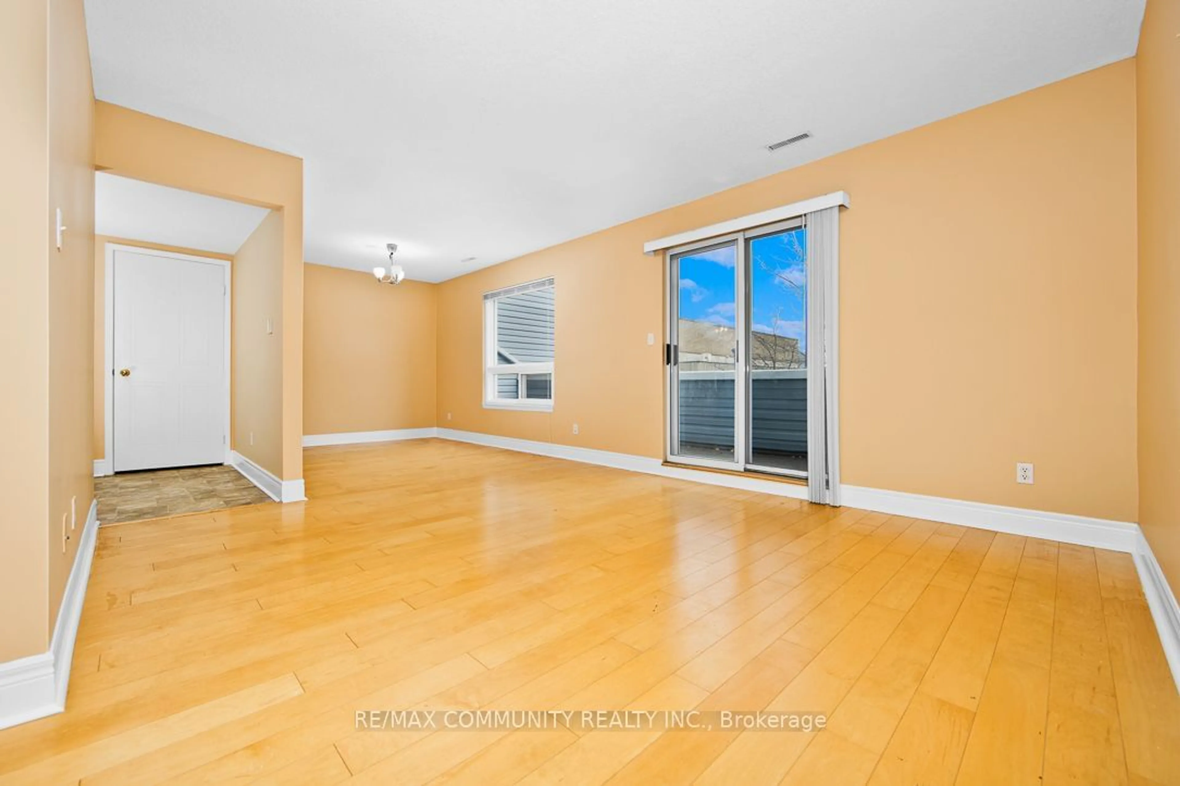 A pic of a room, wood floors for 12421 Ninth Line #215, Whitchurch-Stouffville Ontario L4A 1J3