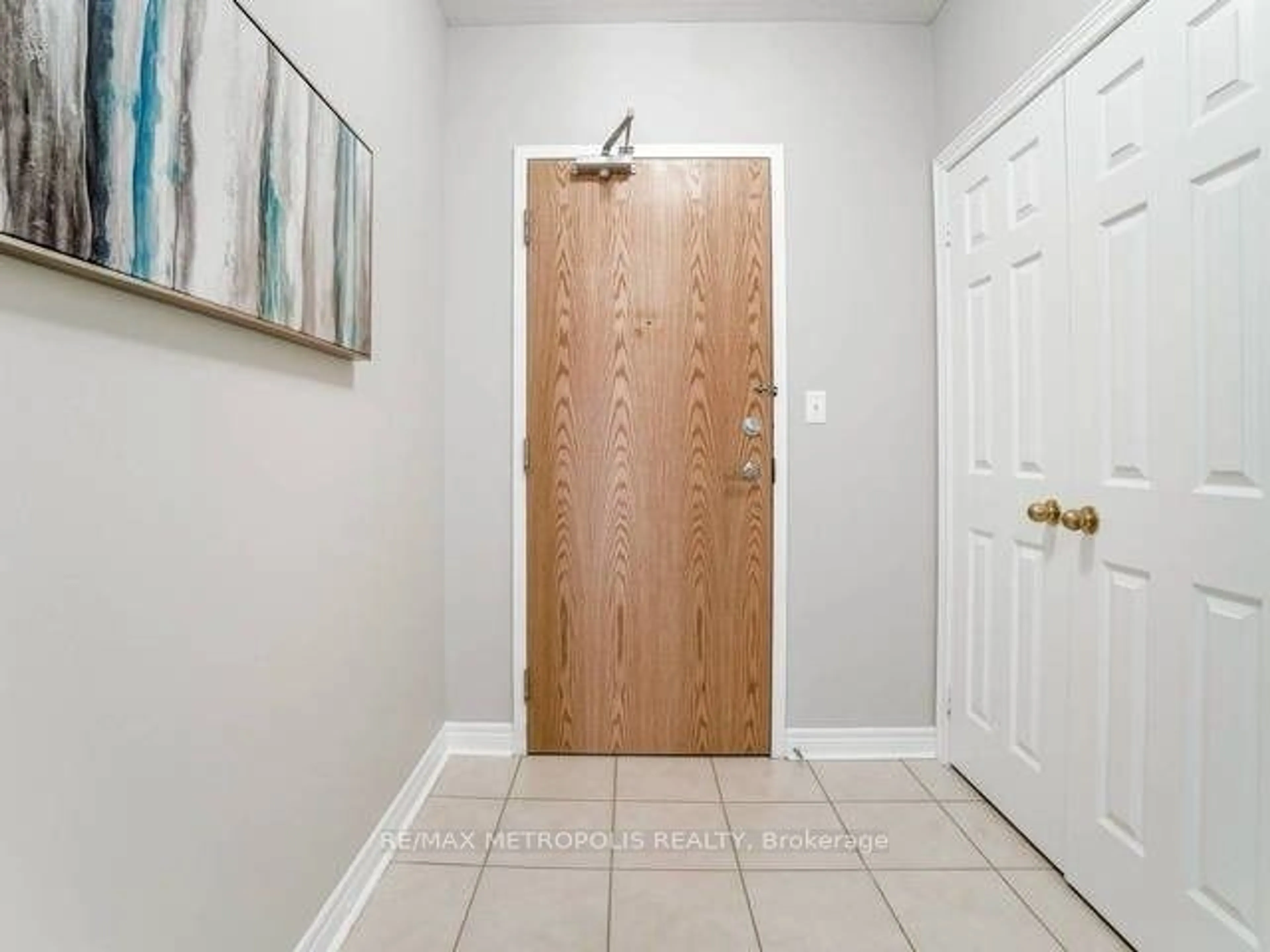 Indoor entryway, wood floors for 7340 Markham Rd #310, Markham Ontario L3S 0B1