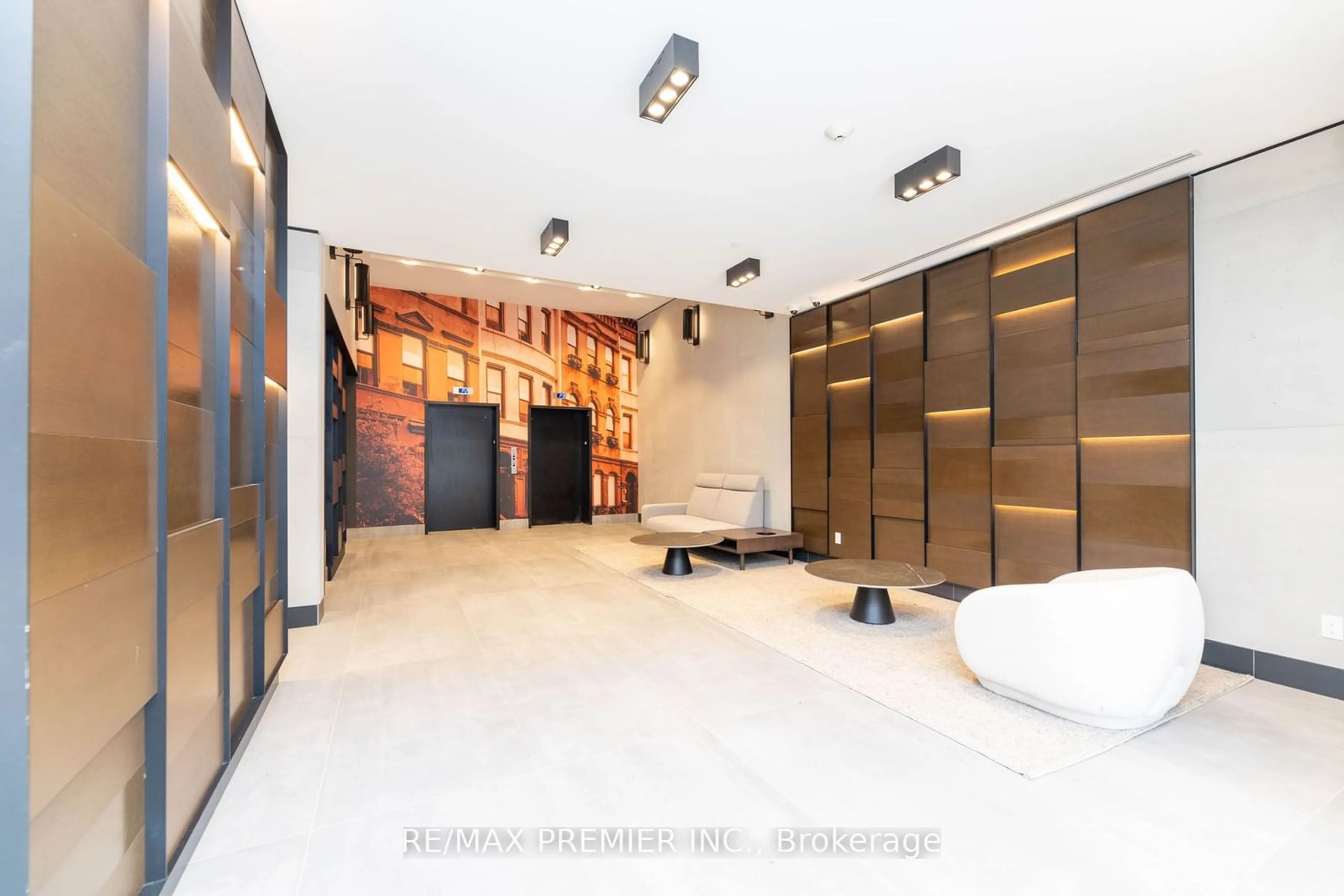 Indoor lobby, wood floors for 38 Simcoe Promenade Circ #C912, Markham Ontario L6G 0H7