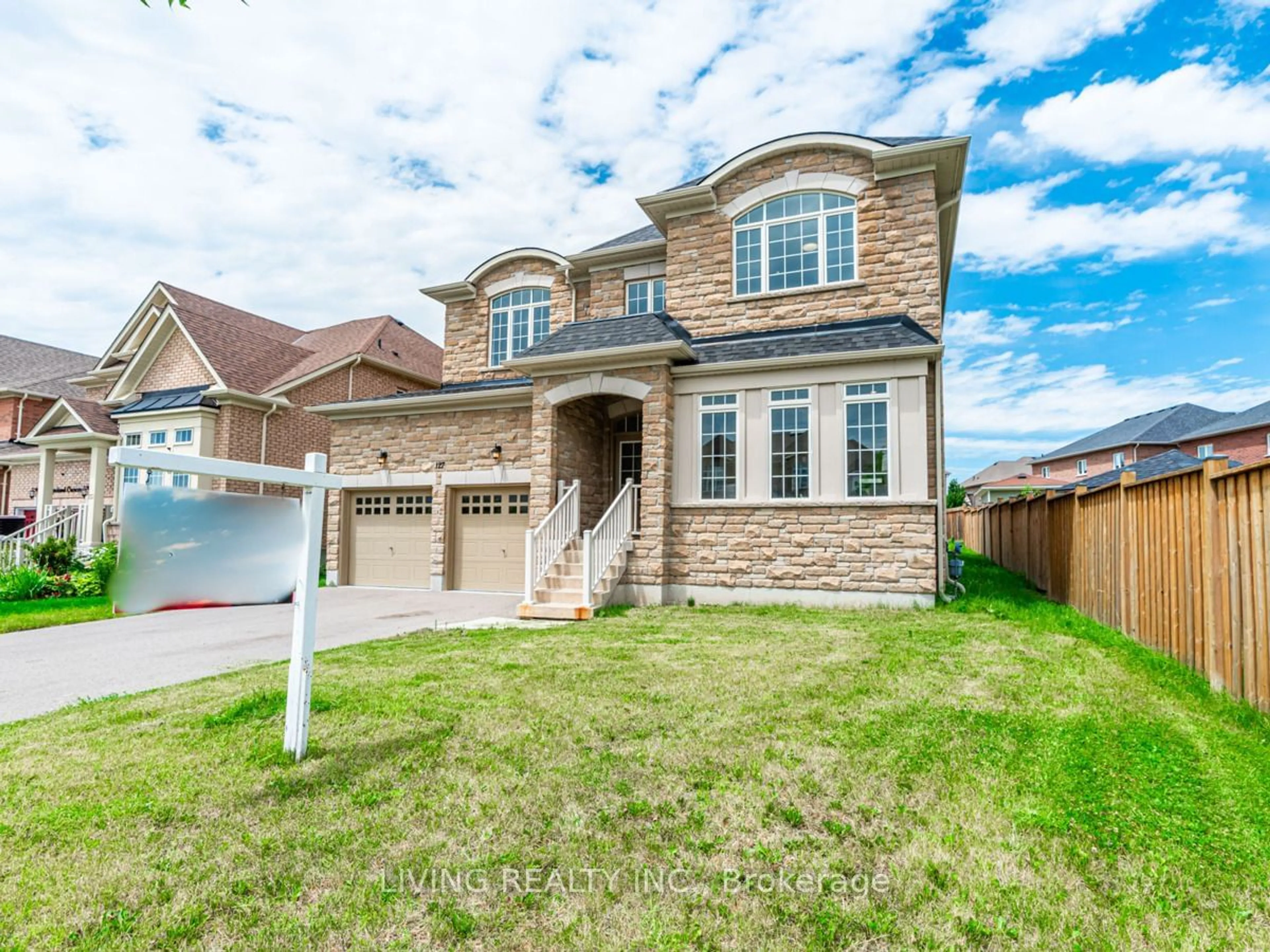 Frontside or backside of a home, the street view for 127 Copeland Cres, Innisfil Ontario L0L 1L0