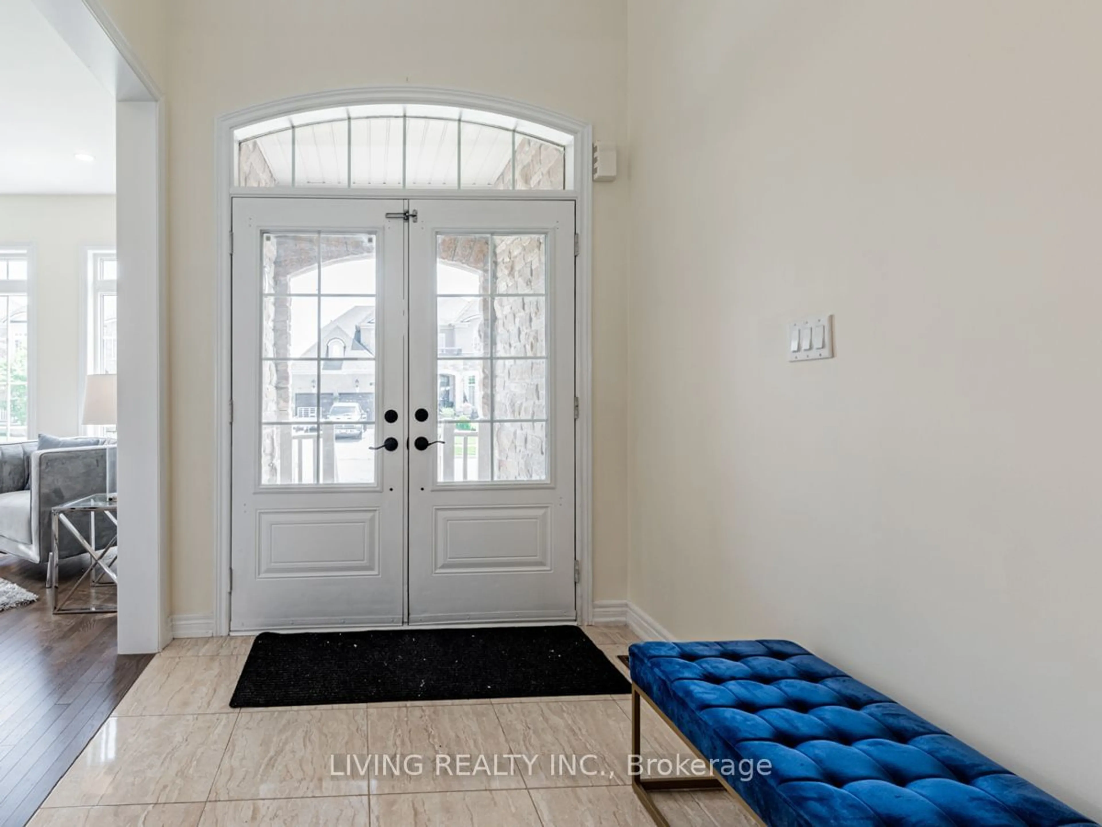 Indoor entryway, wood floors for 127 Copeland Cres, Innisfil Ontario L0L 1L0