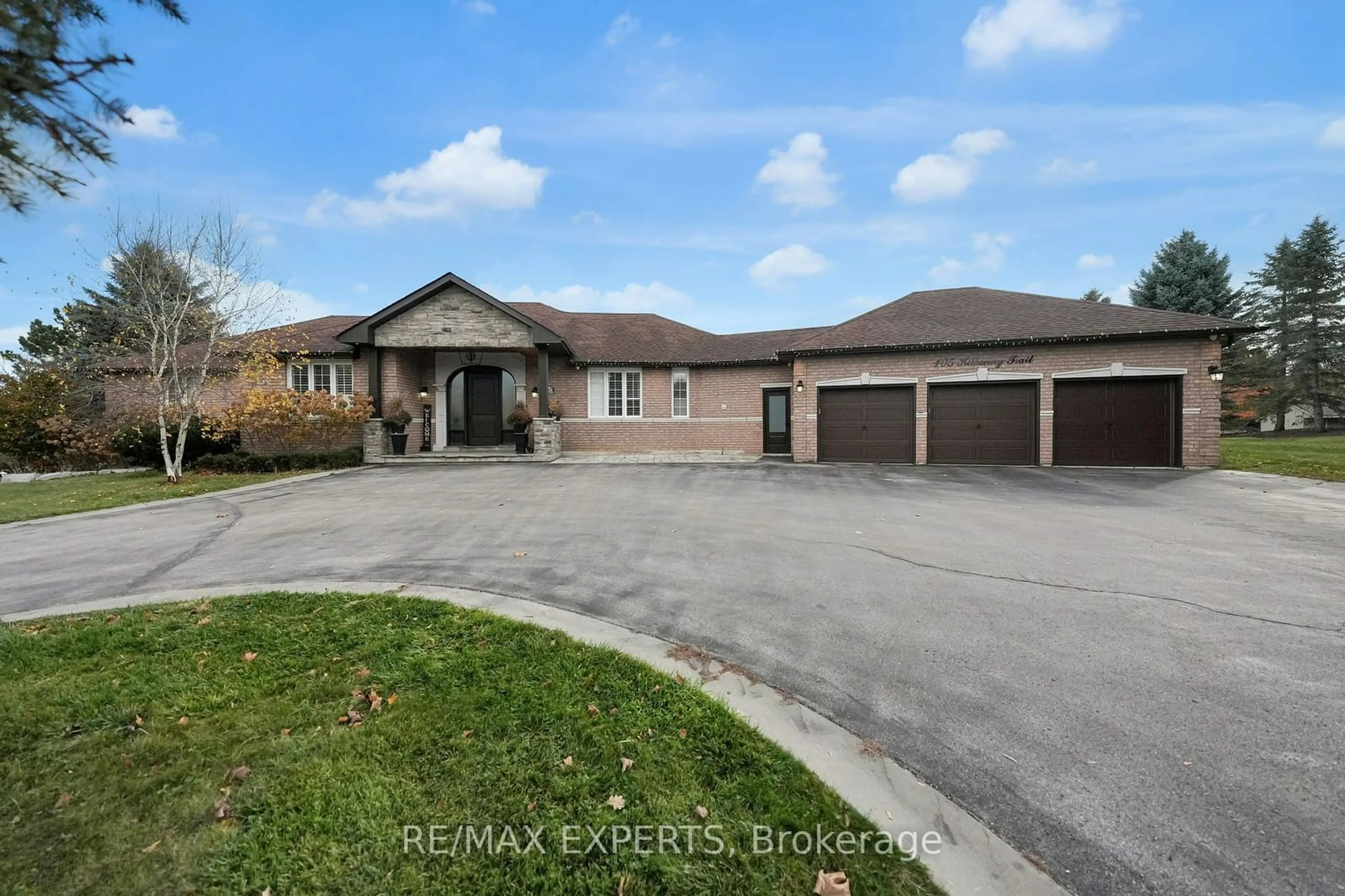 Frontside or backside of a home, the street view for 105 Kilkenny Tr, Bradford West Gwillimbury Ontario L3Z 3C5