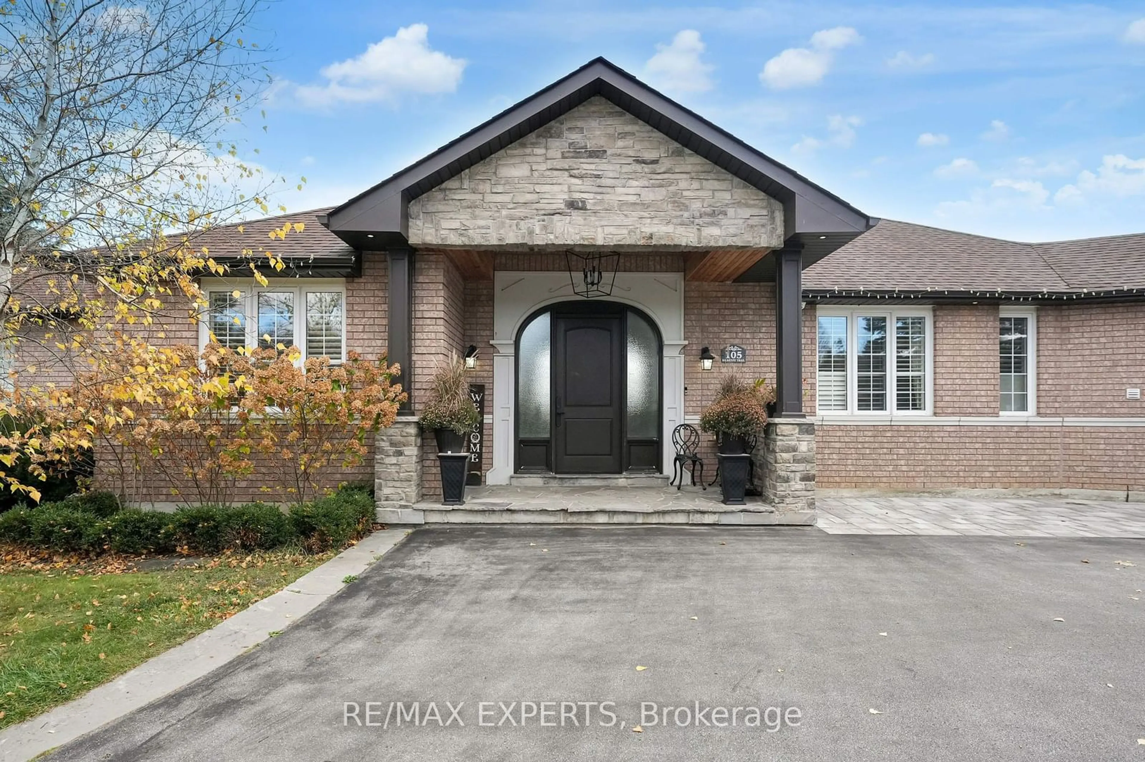 Home with brick exterior material for 105 Kilkenny Tr, Bradford West Gwillimbury Ontario L3Z 3C5