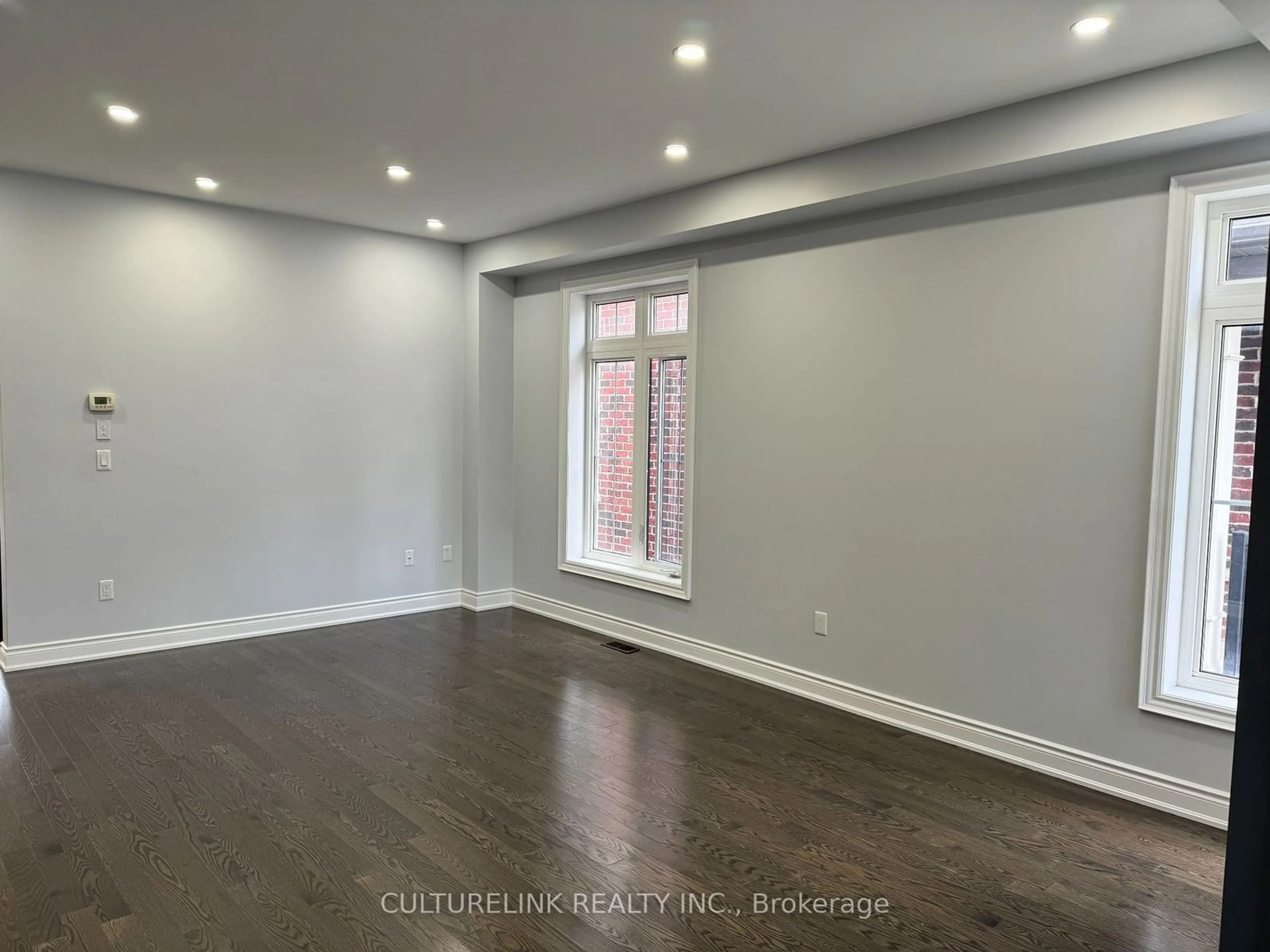 A pic of a room, wood floors for 30 Festival Crt, East Gwillimbury Ontario L0G 1V0