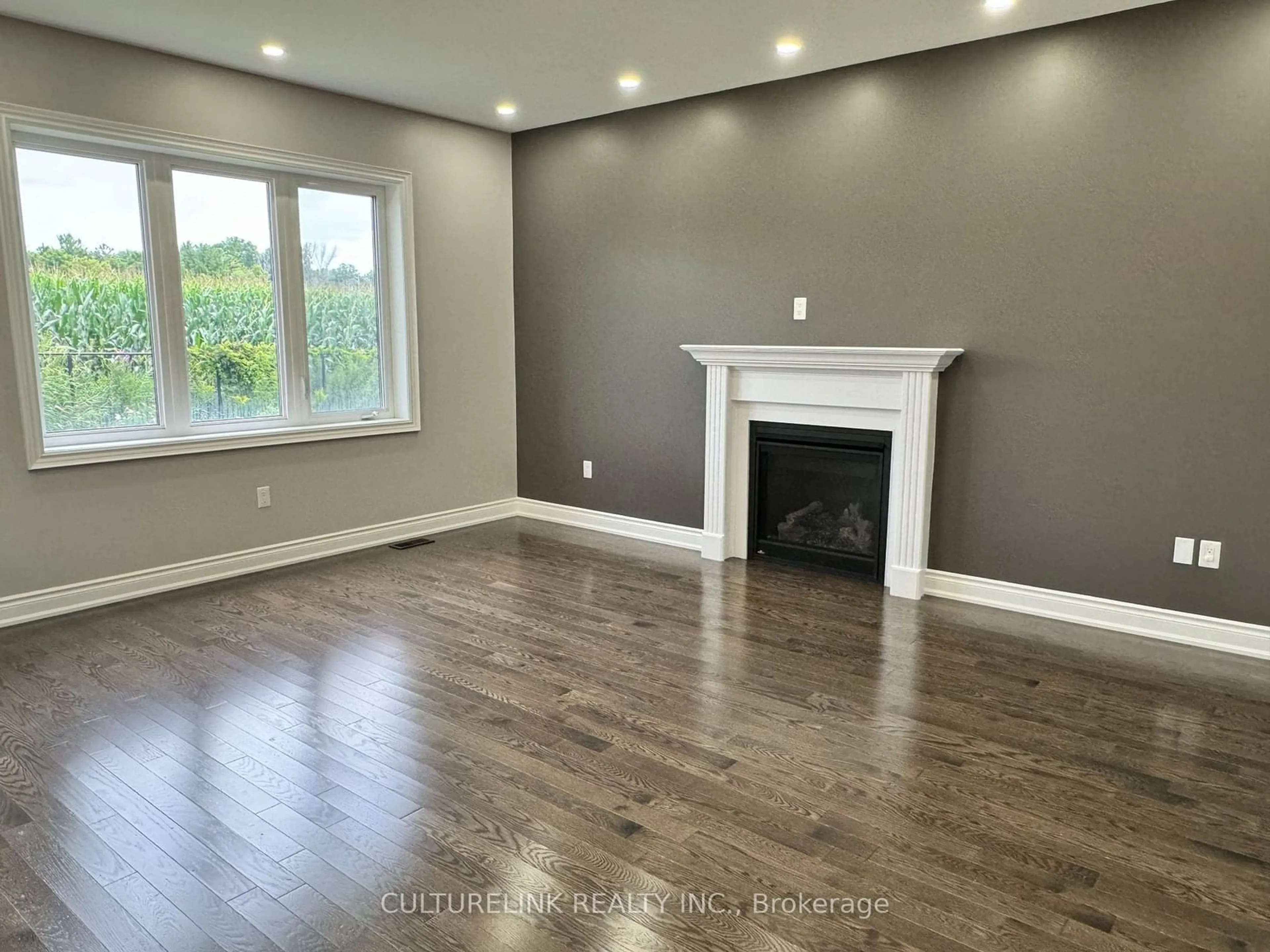 A pic of a room, wood floors for 30 Festival Crt, East Gwillimbury Ontario L0G 1V0