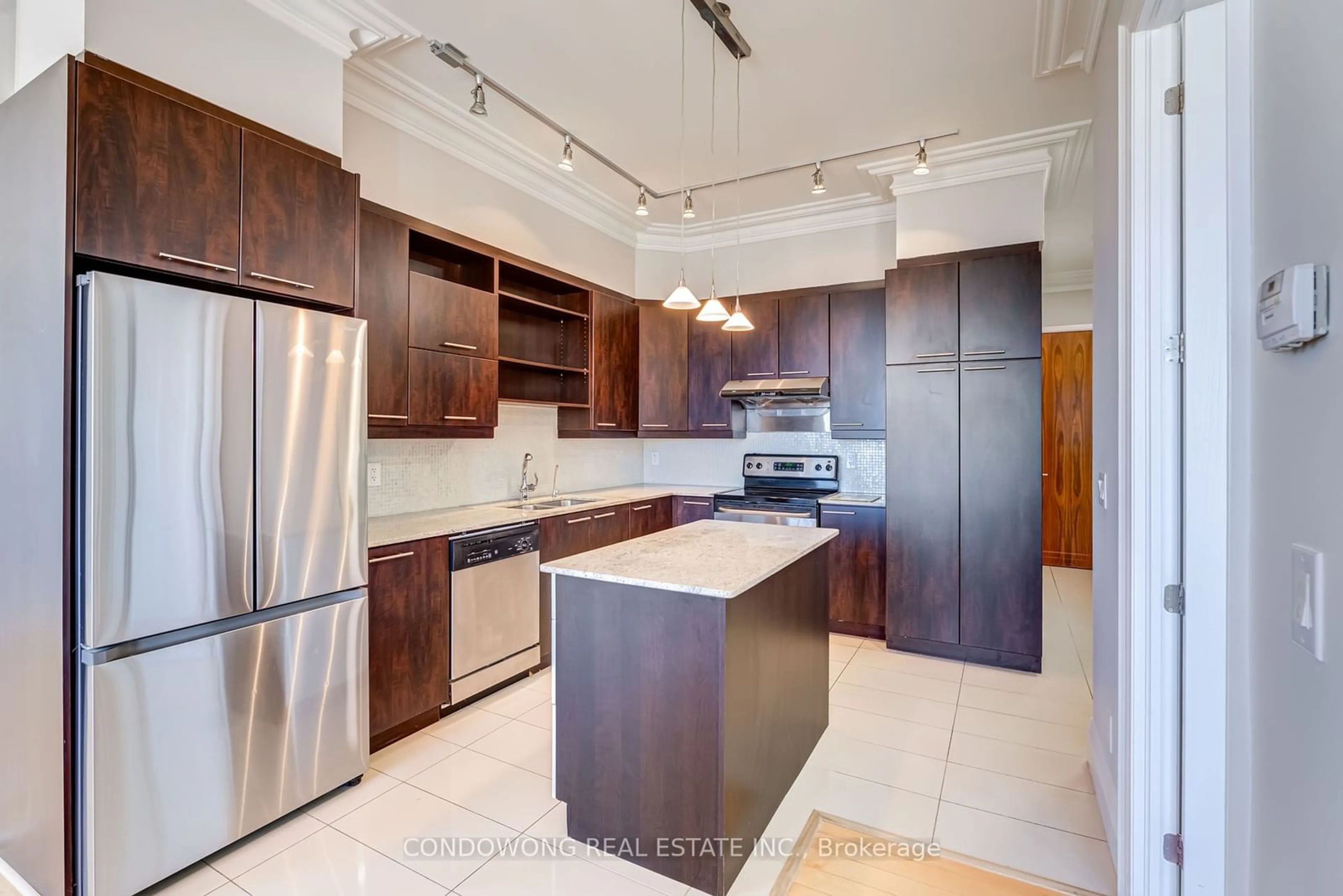 Open concept kitchen for 37 Galleria Pkwy #UPH12, Markham Ontario L3T 0A5