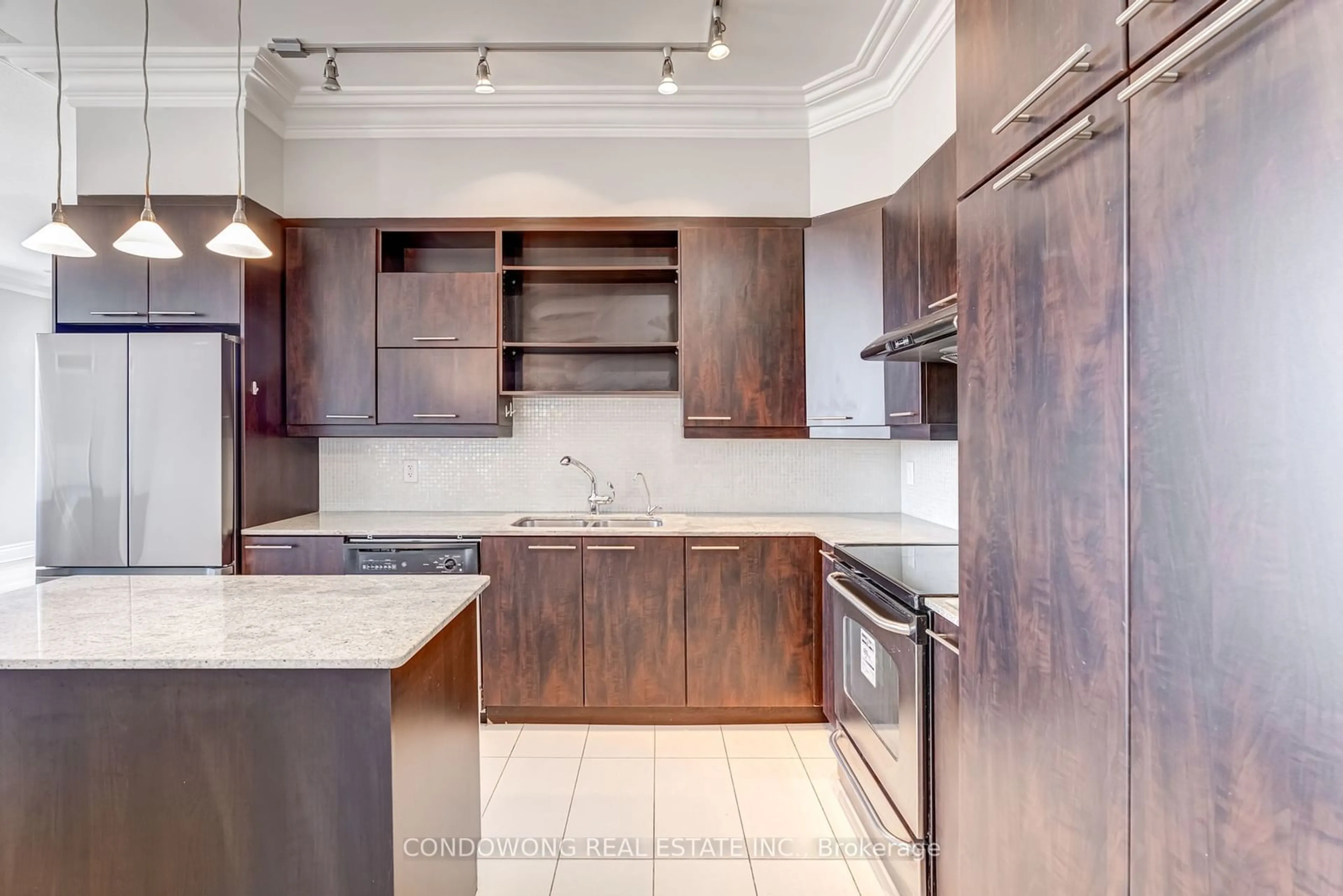 Contemporary kitchen, wood floors for 37 Galleria Pkwy #UPH12, Markham Ontario L3T 0A5