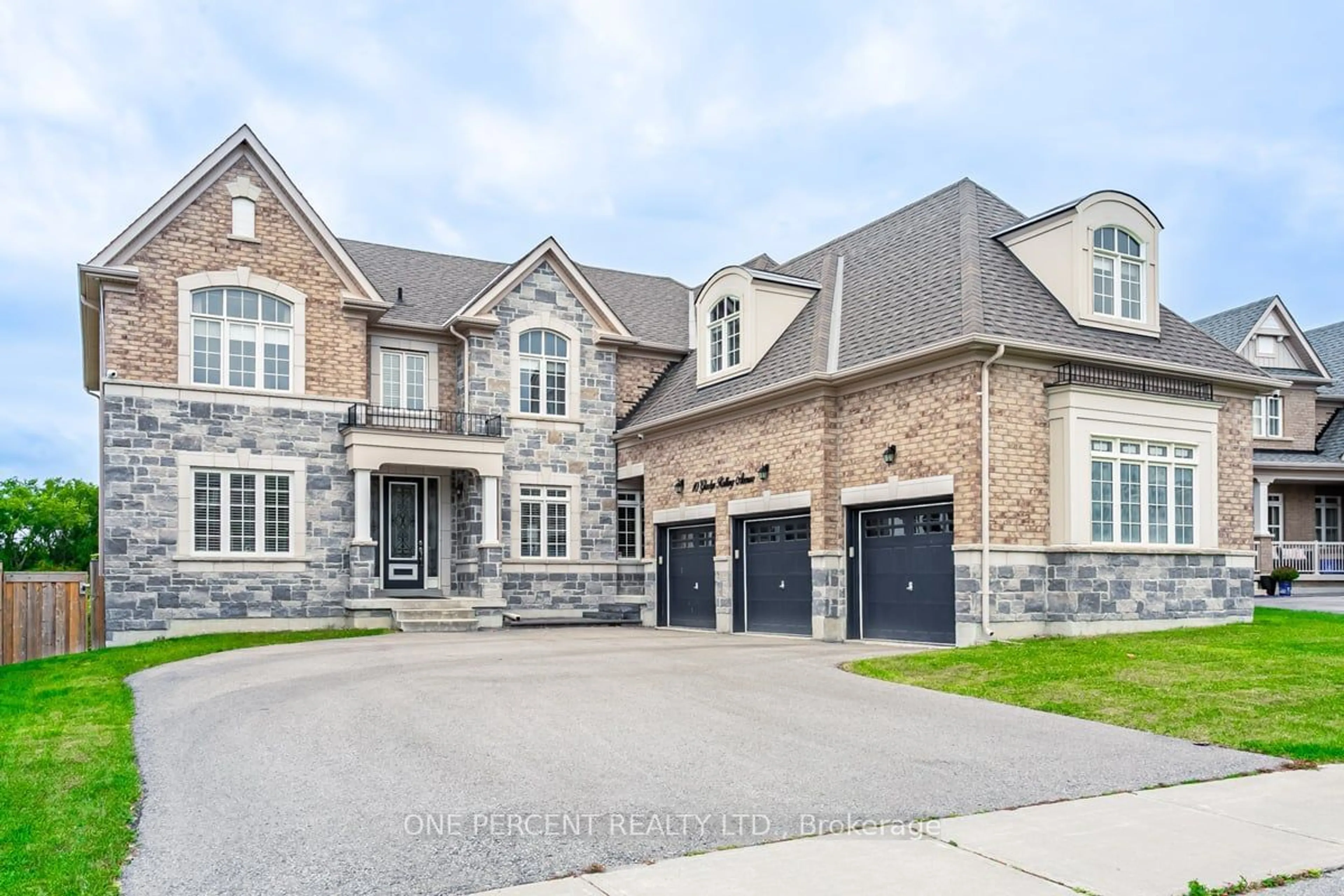 Home with brick exterior material for 10 Gladys Rolling Ave, East Gwillimbury Ontario L0G 1M0