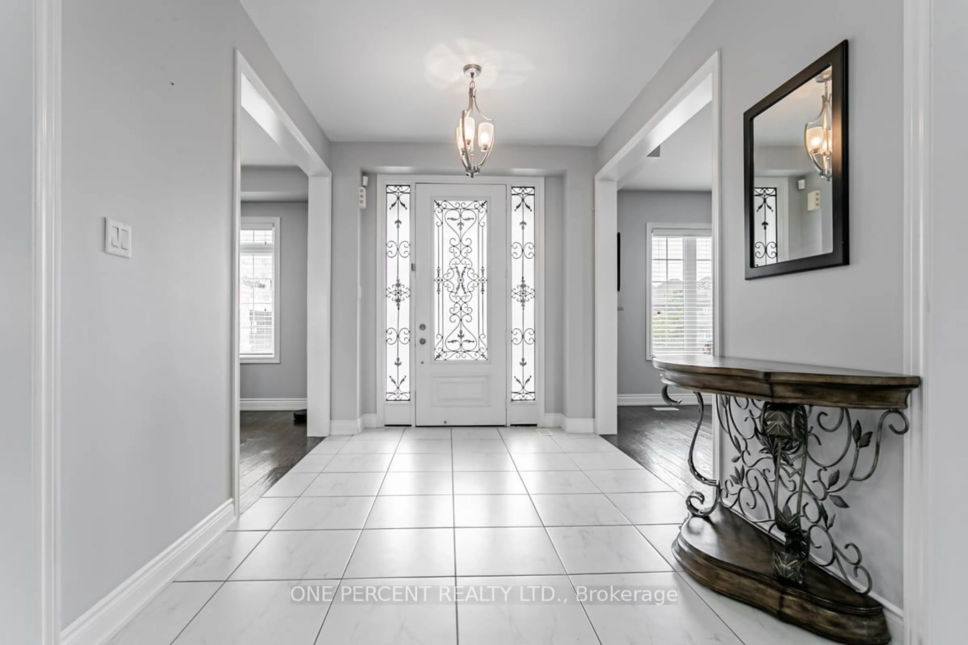 Indoor entryway, ceramic floors for 10 Gladys Rolling Ave, East Gwillimbury Ontario L0G 1M0