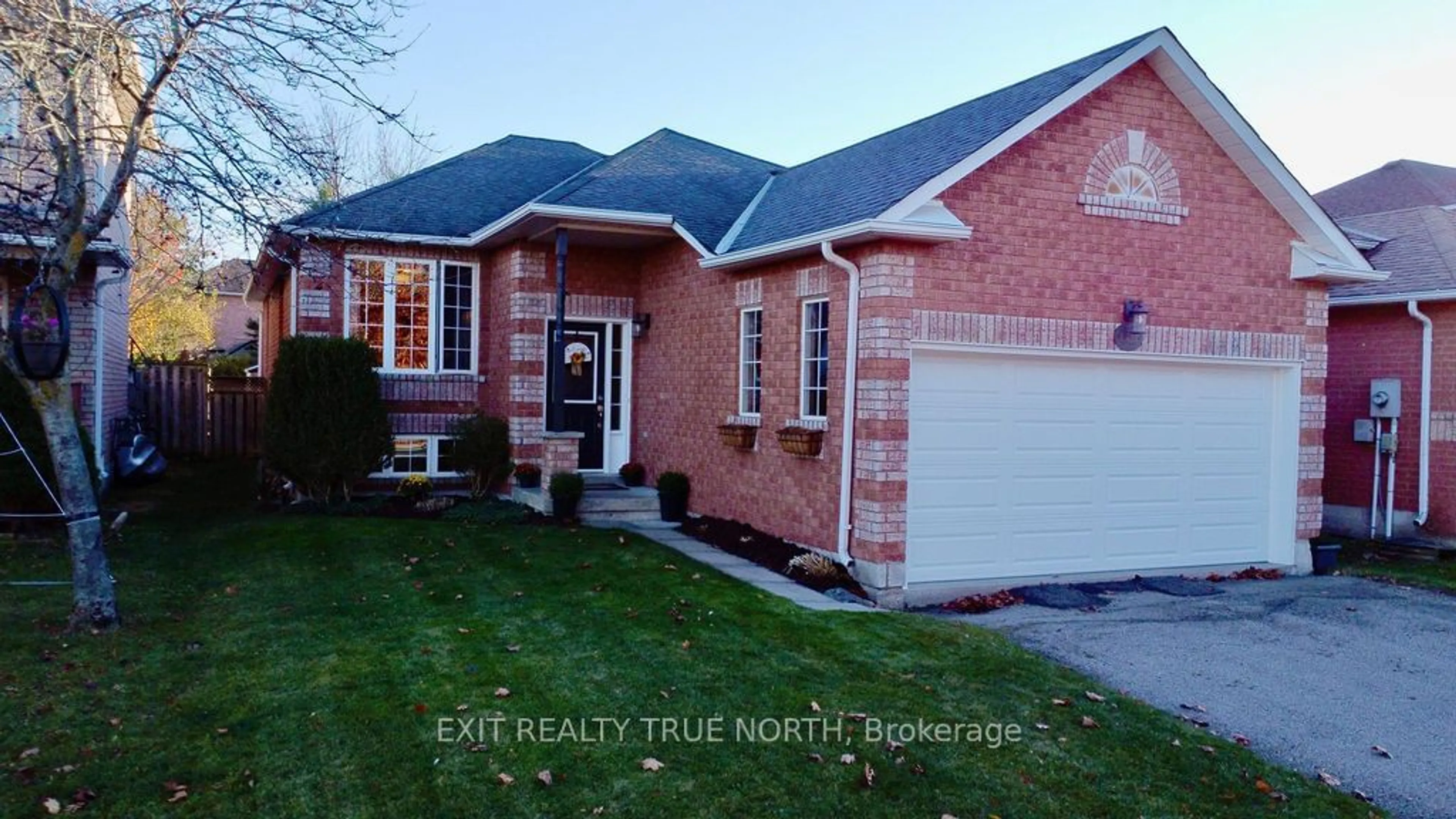 Home with brick exterior material for 1321 Vincent Cres, Innisfil Ontario L9S 1Z8