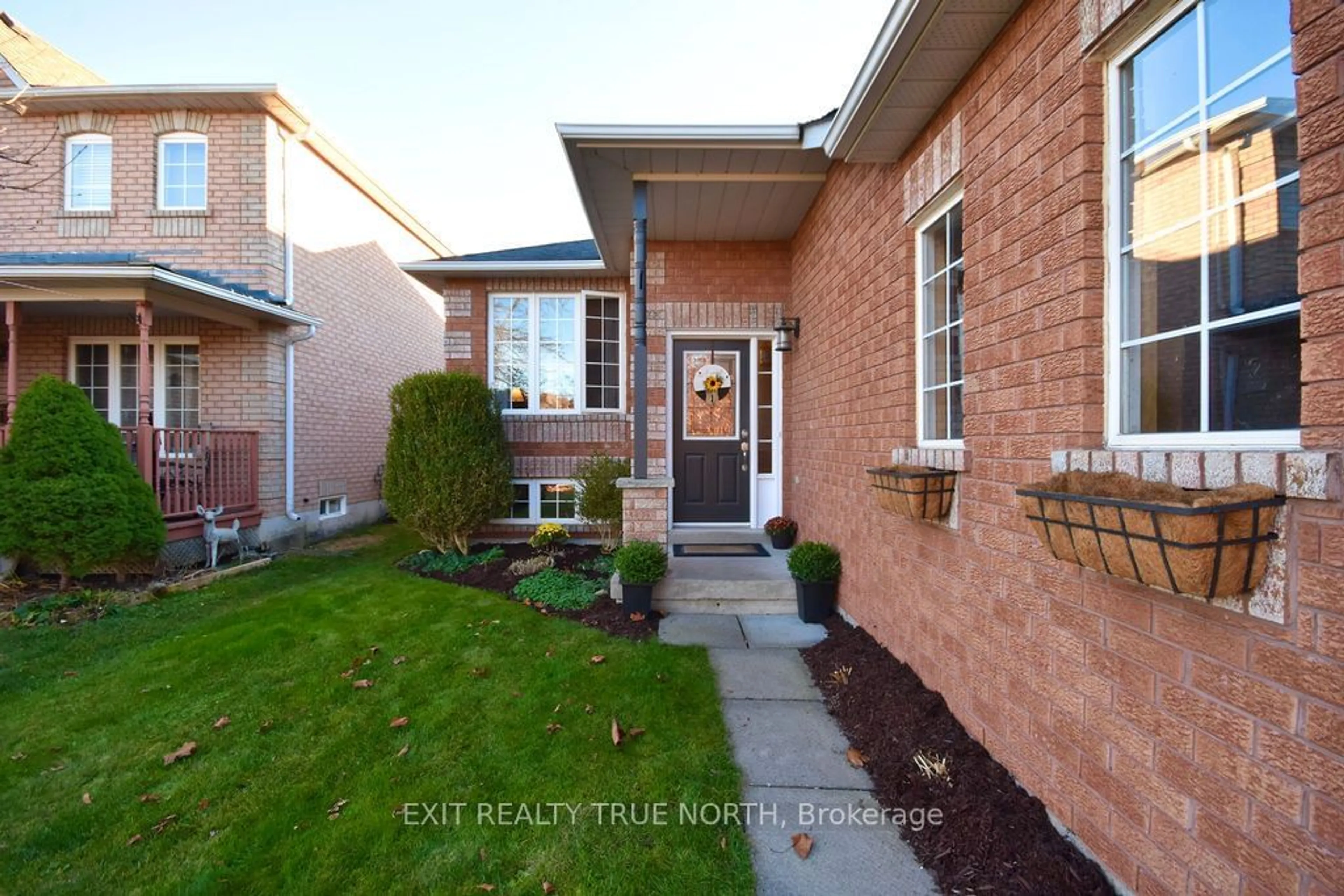 Home with brick exterior material for 1321 Vincent Cres, Innisfil Ontario L9S 1Z8