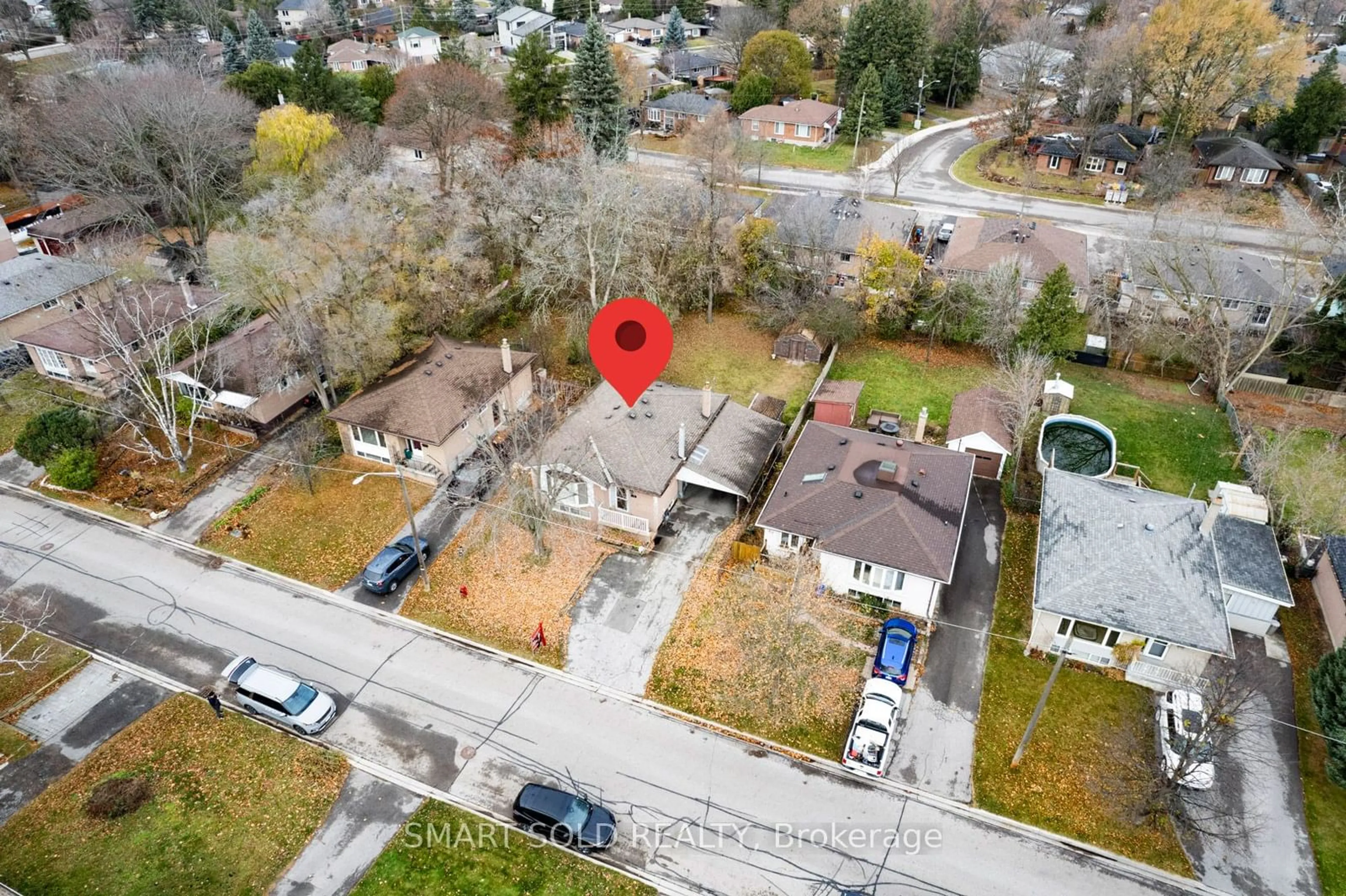 Frontside or backside of a home, the street view for 58 Collins Cres, Aurora Ontario L4G 2W2