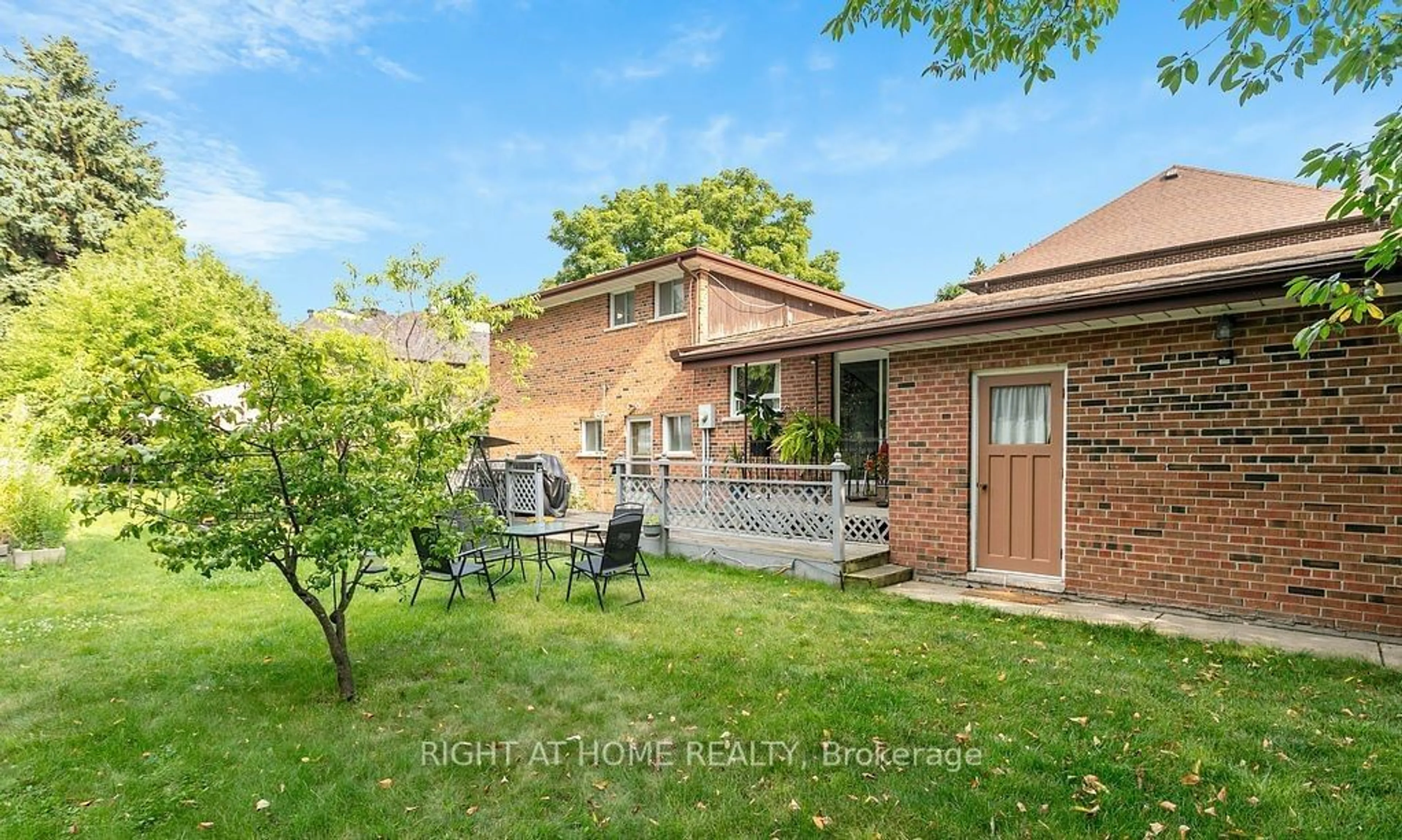 Patio, the fenced backyard for 46 Sunnywood Cres, Richmond Hill Ontario L4C 6W3