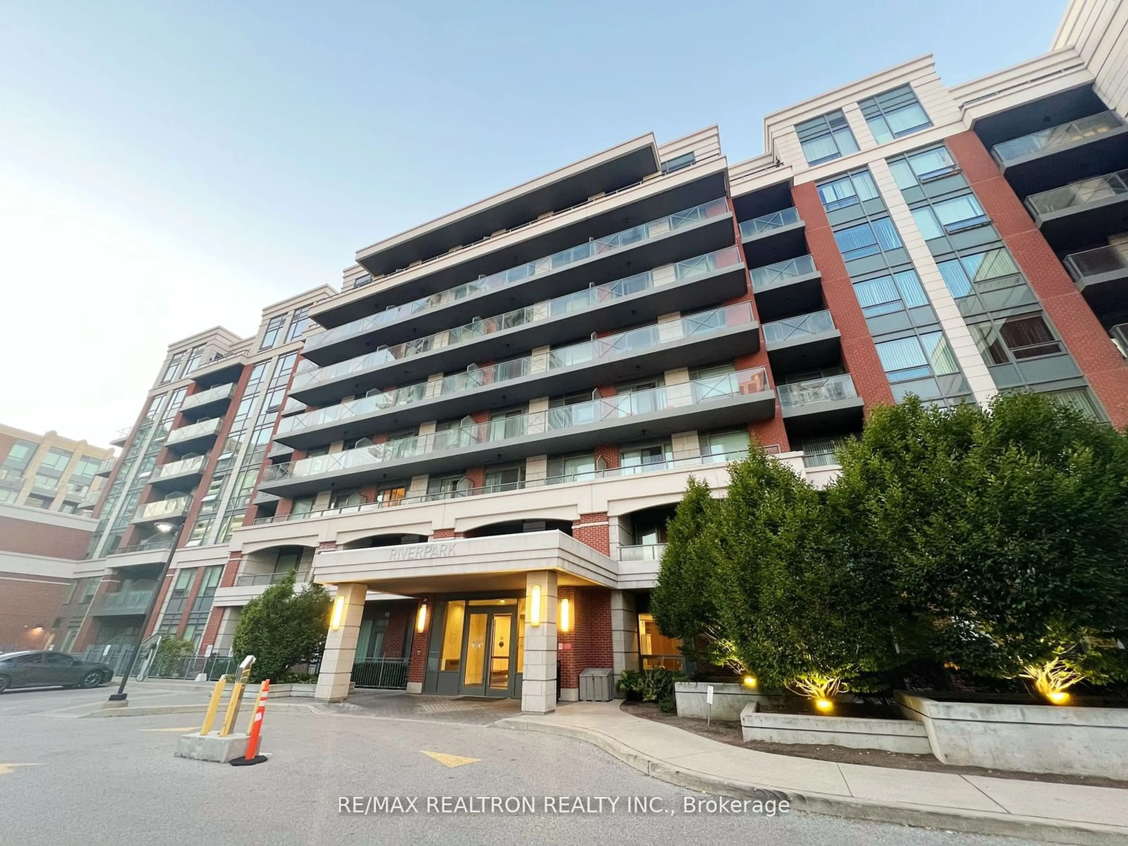 A pic from exterior of the house or condo, the front or back of building for 8228 Birchmount Rd #PH10, Markham Ontario L3R 1A6