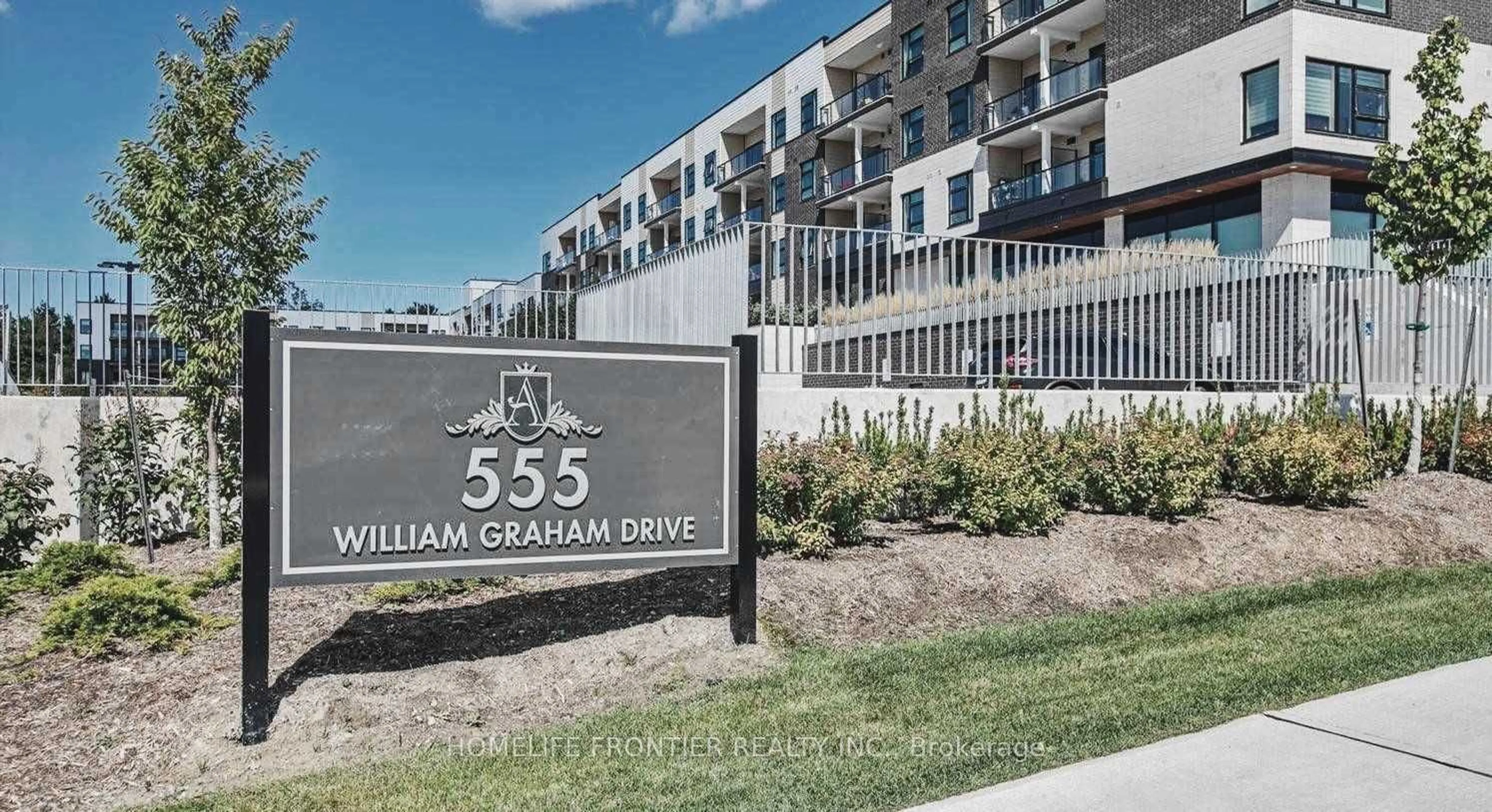 A pic from exterior of the house or condo, the street view for 555 William Graham Dr #304, Aurora Ontario L4G 7C7