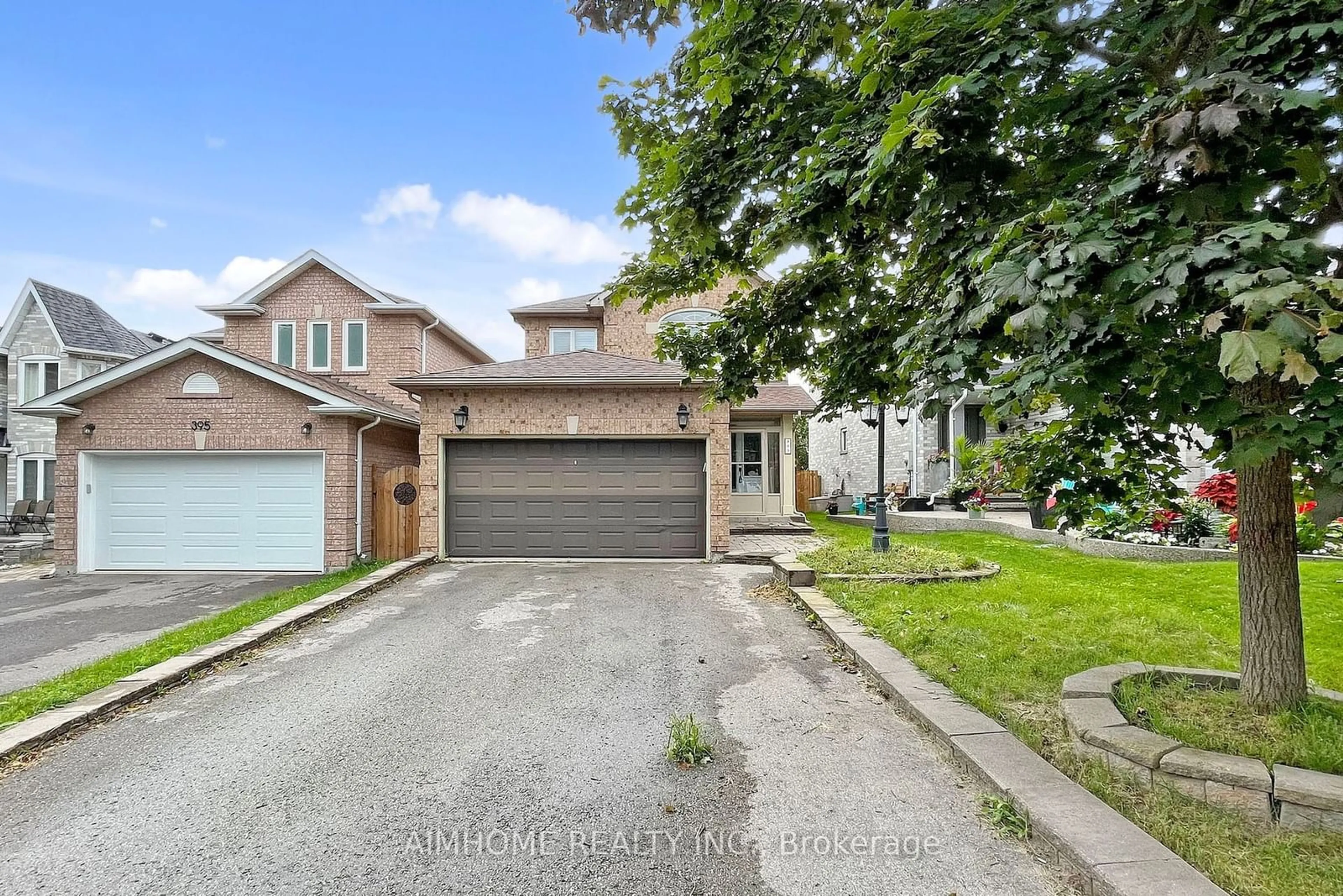 Frontside or backside of a home, the street view for 399 Flanagan Crt, Newmarket Ontario L3X 2G1