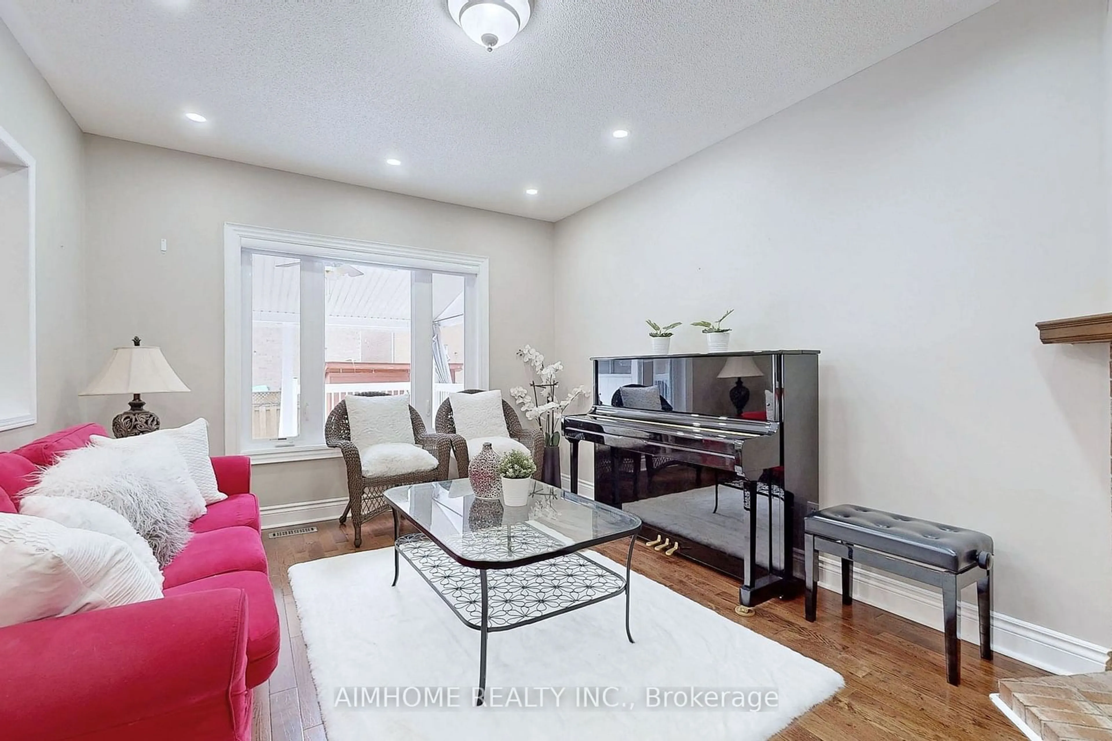 Living room, wood floors for 399 Flanagan Crt, Newmarket Ontario L3X 2G1