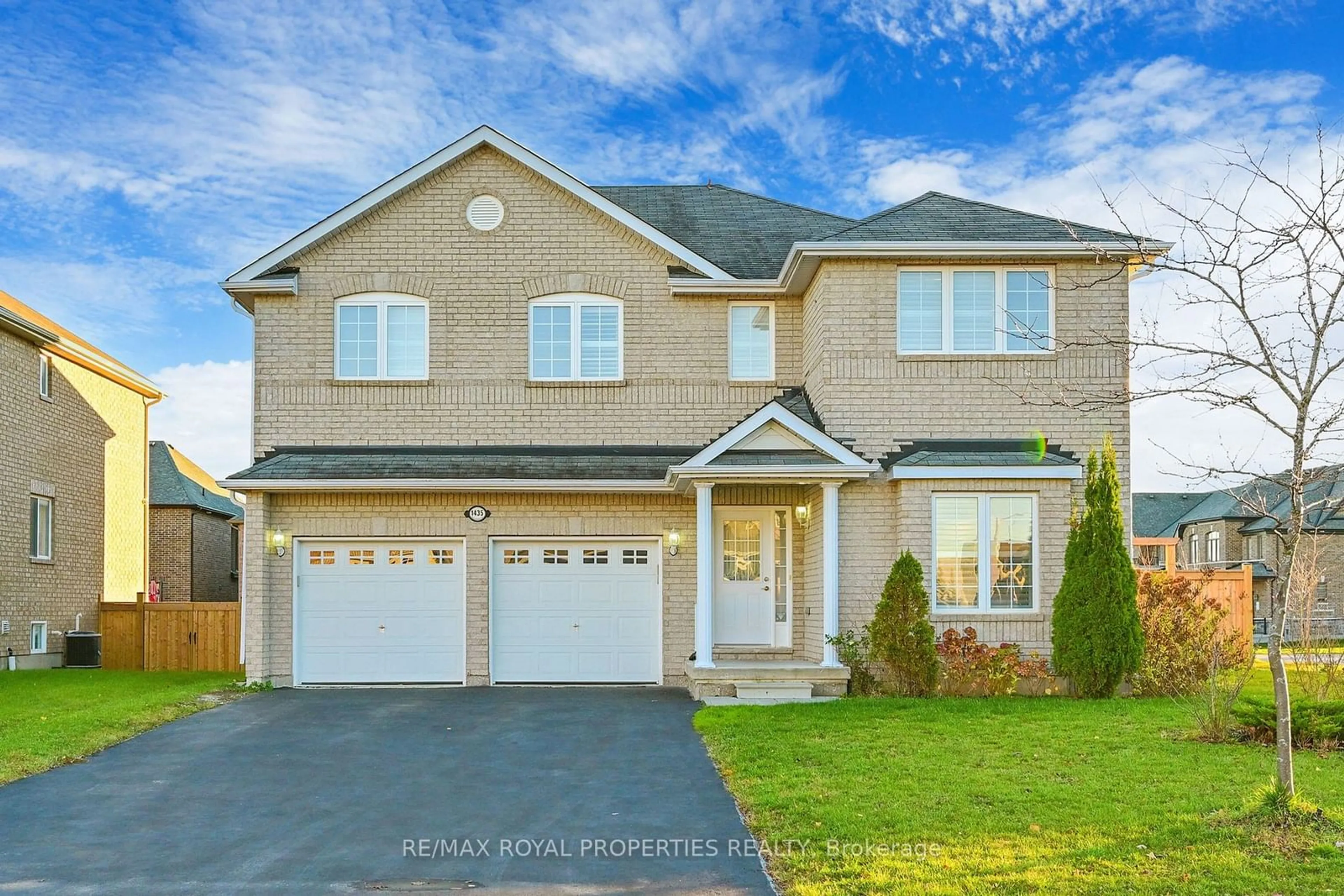 Frontside or backside of a home, the street view for 1435 Kellough St, Innisfil Ontario L9S 4B7