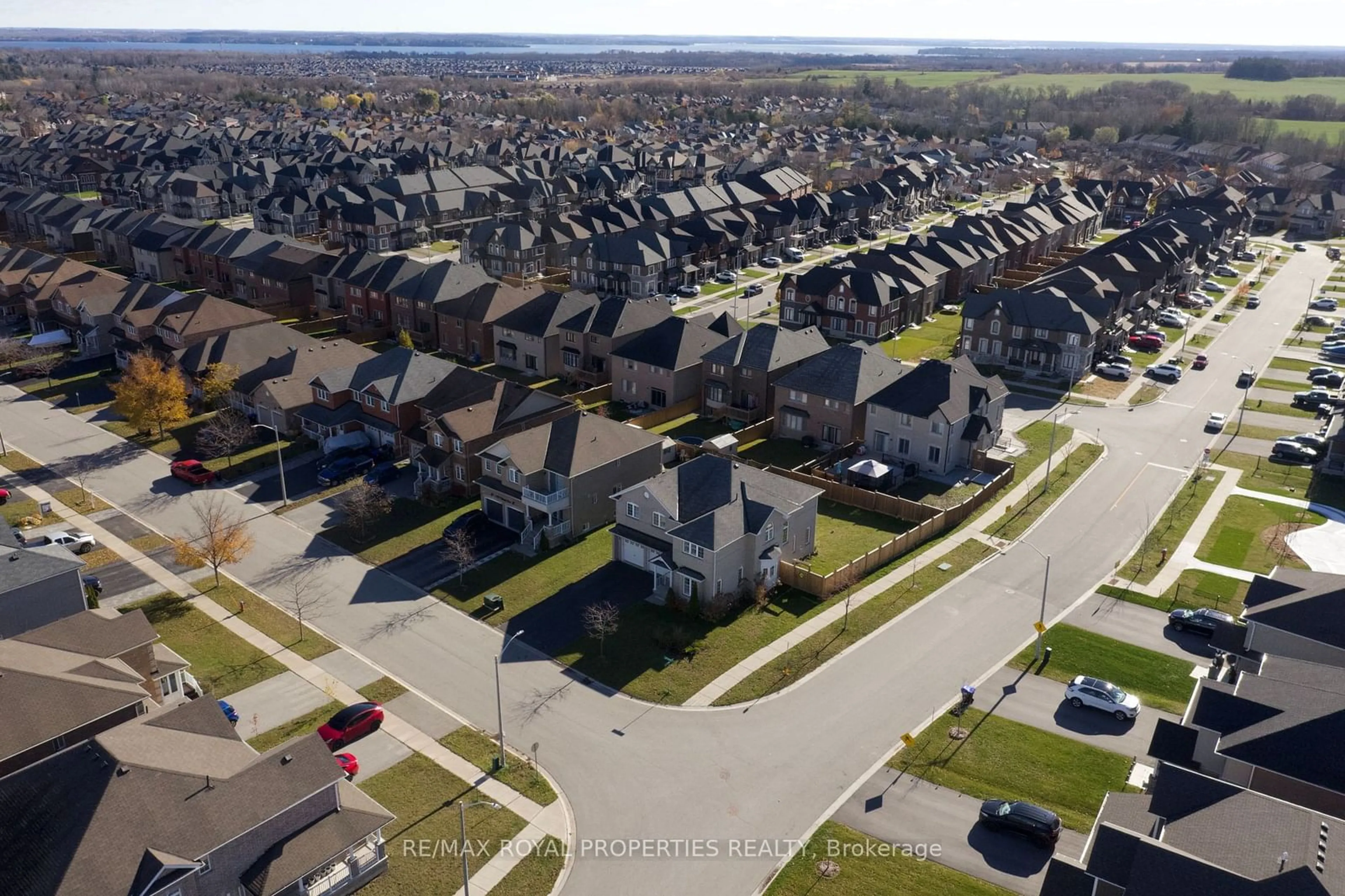 Frontside or backside of a home, the street view for 1435 Kellough St, Innisfil Ontario L9S 4B7