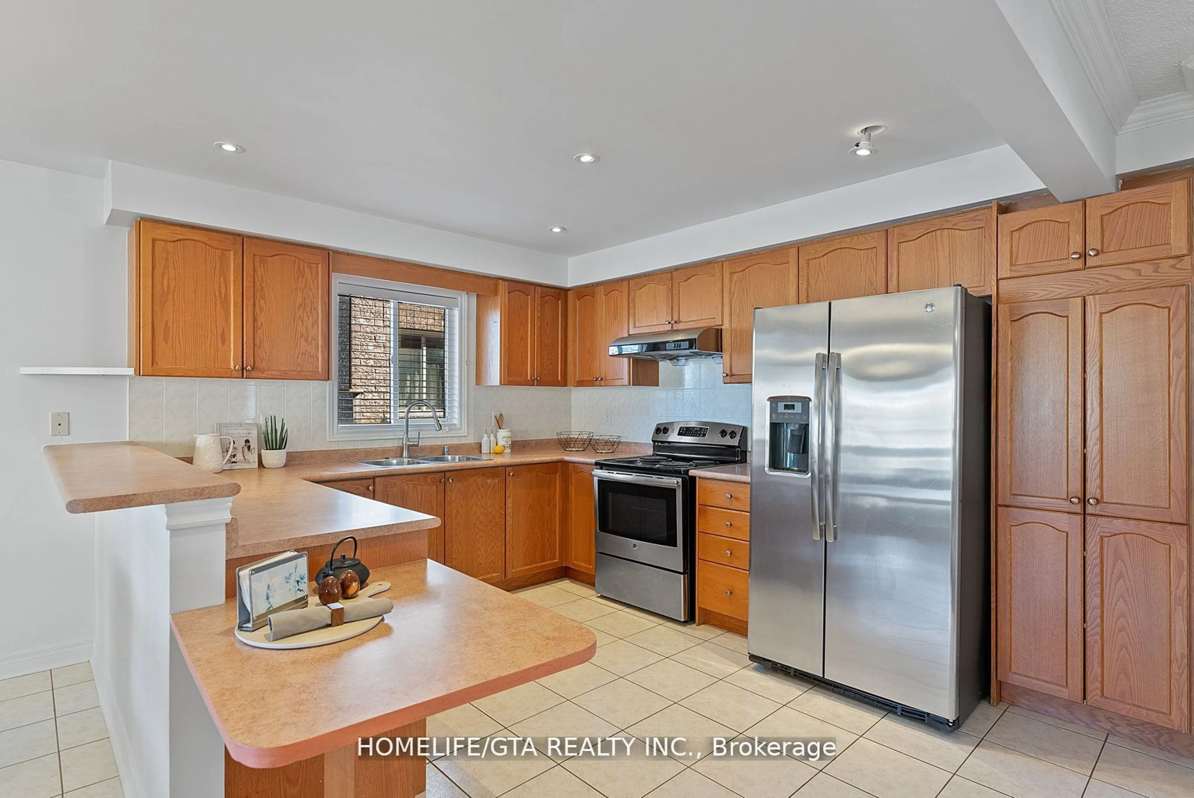 Standard kitchen, wood floors, cottage for 264 Stonebridge Dr, Markham Ontario L6C 2X5