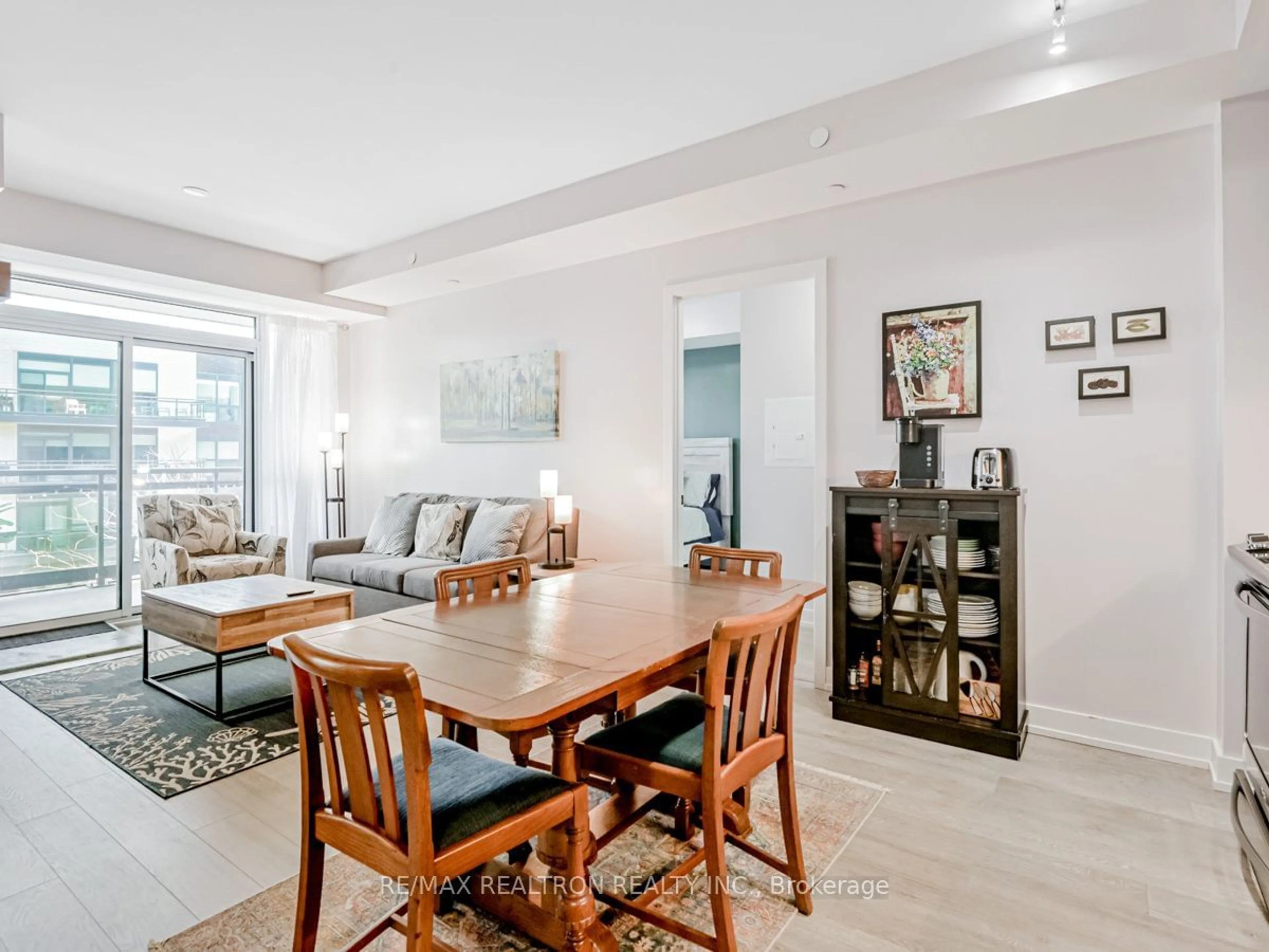 Dining room, wood floors for 301 Sea Ray Ave #C305, Innisfil Ontario L9S 0L8