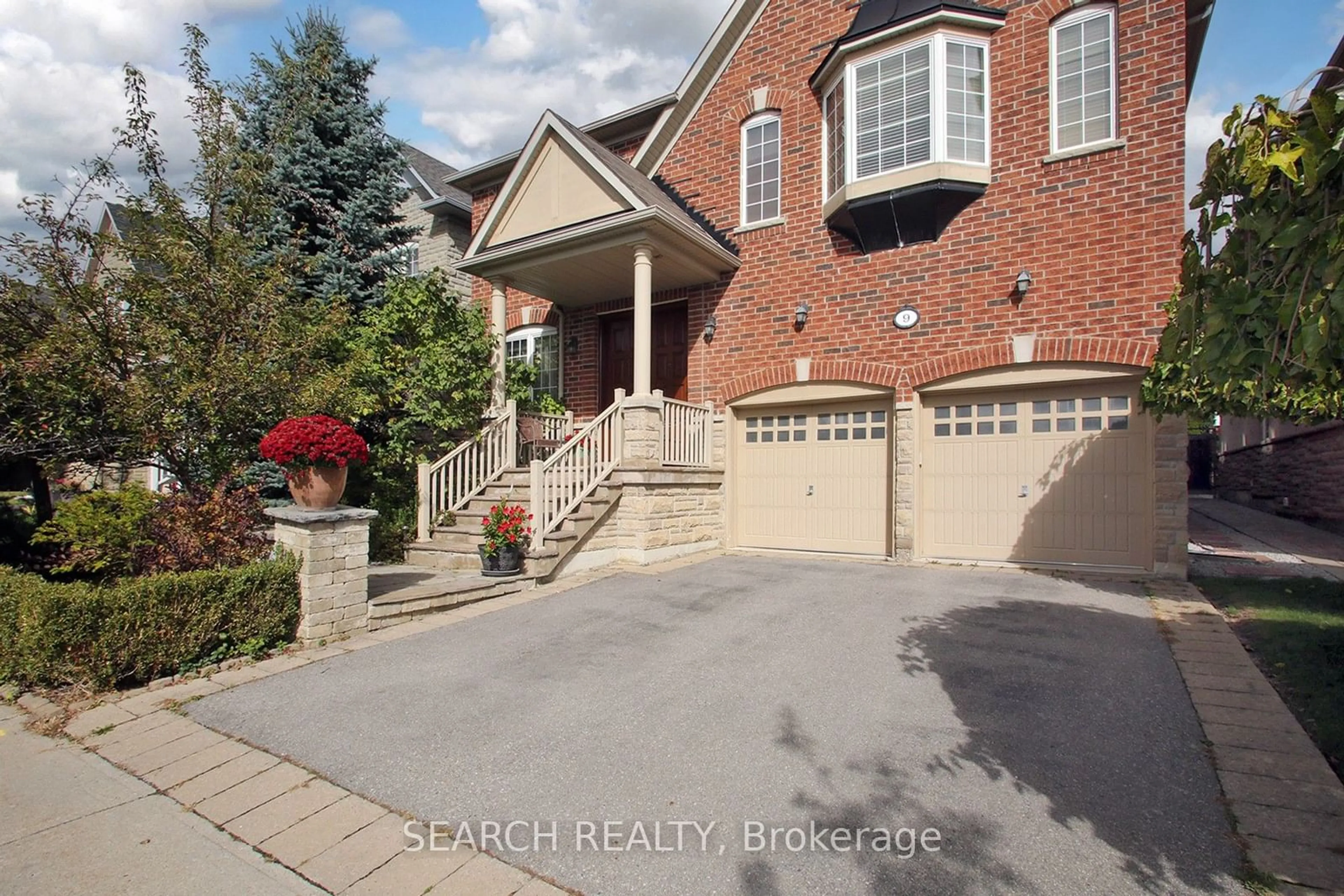 Frontside or backside of a home, the street view for 9 Little Hannah Lane, Vaughan Ontario L6A 0E3