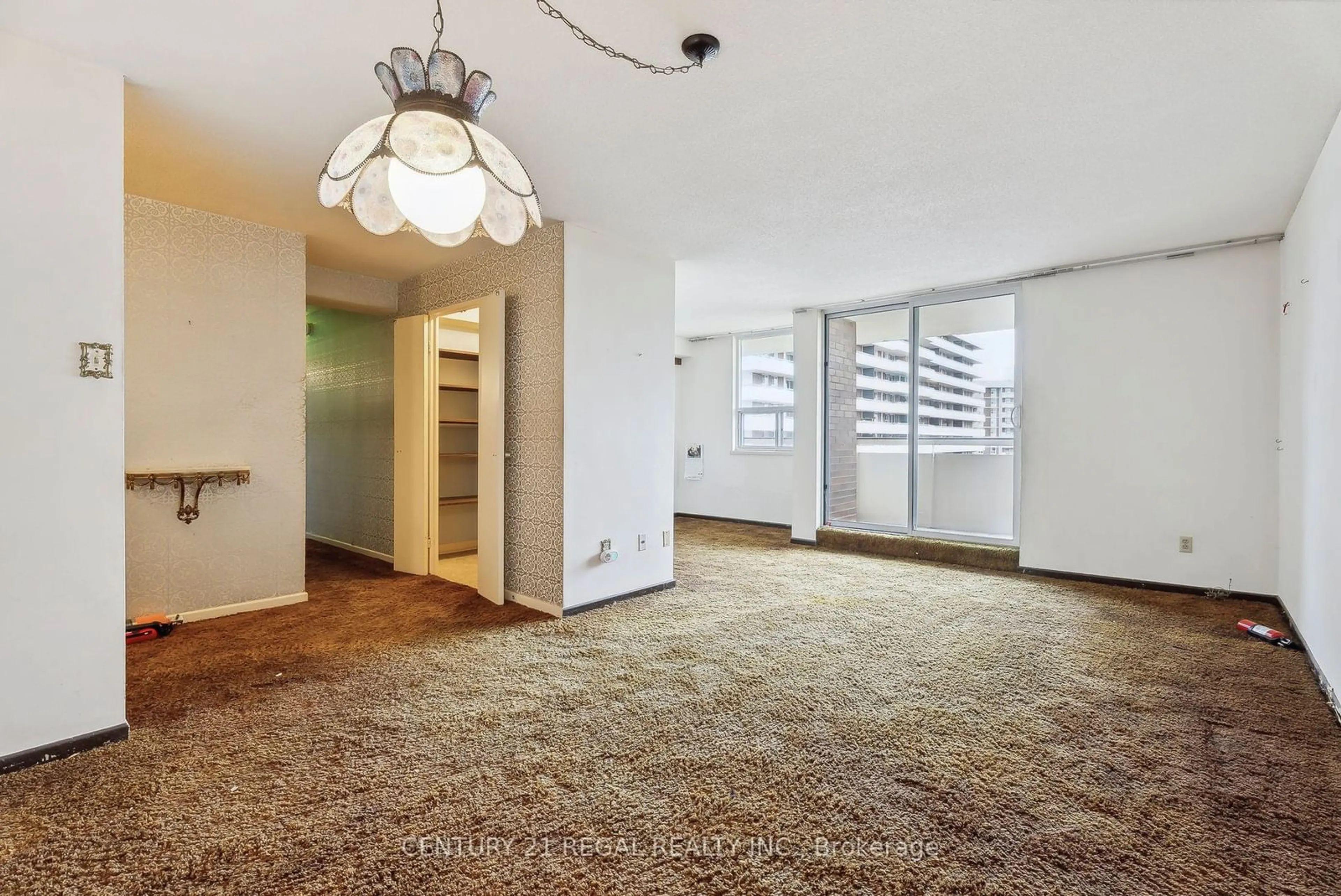 Indoor foyer, carpet floors for 1 Royal Orchard Blvd #703, Markham Ontario L3T 3C2