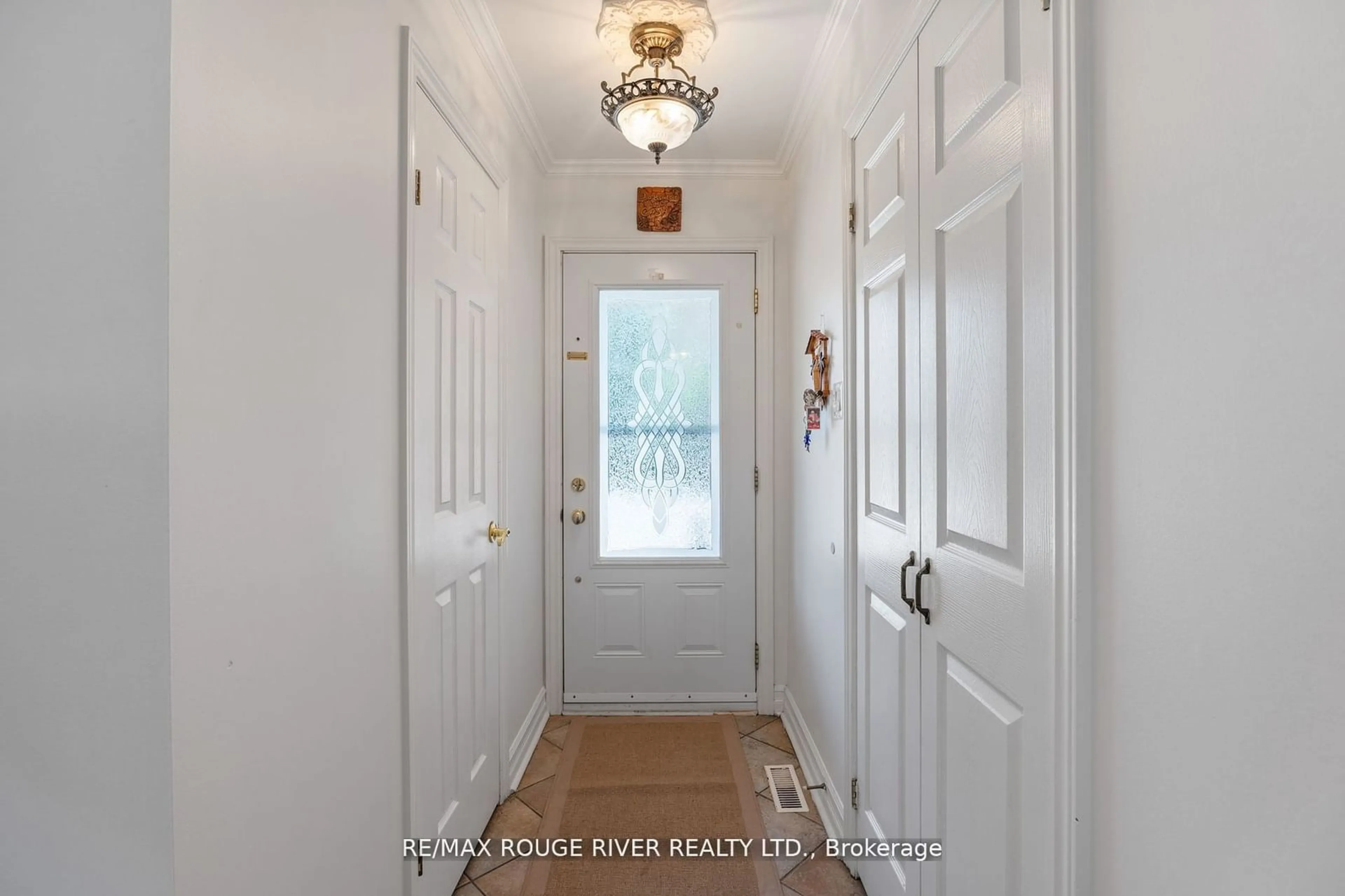 Indoor entryway, wood floors for 72 Coles Ave, Vaughan Ontario L4L 1L9