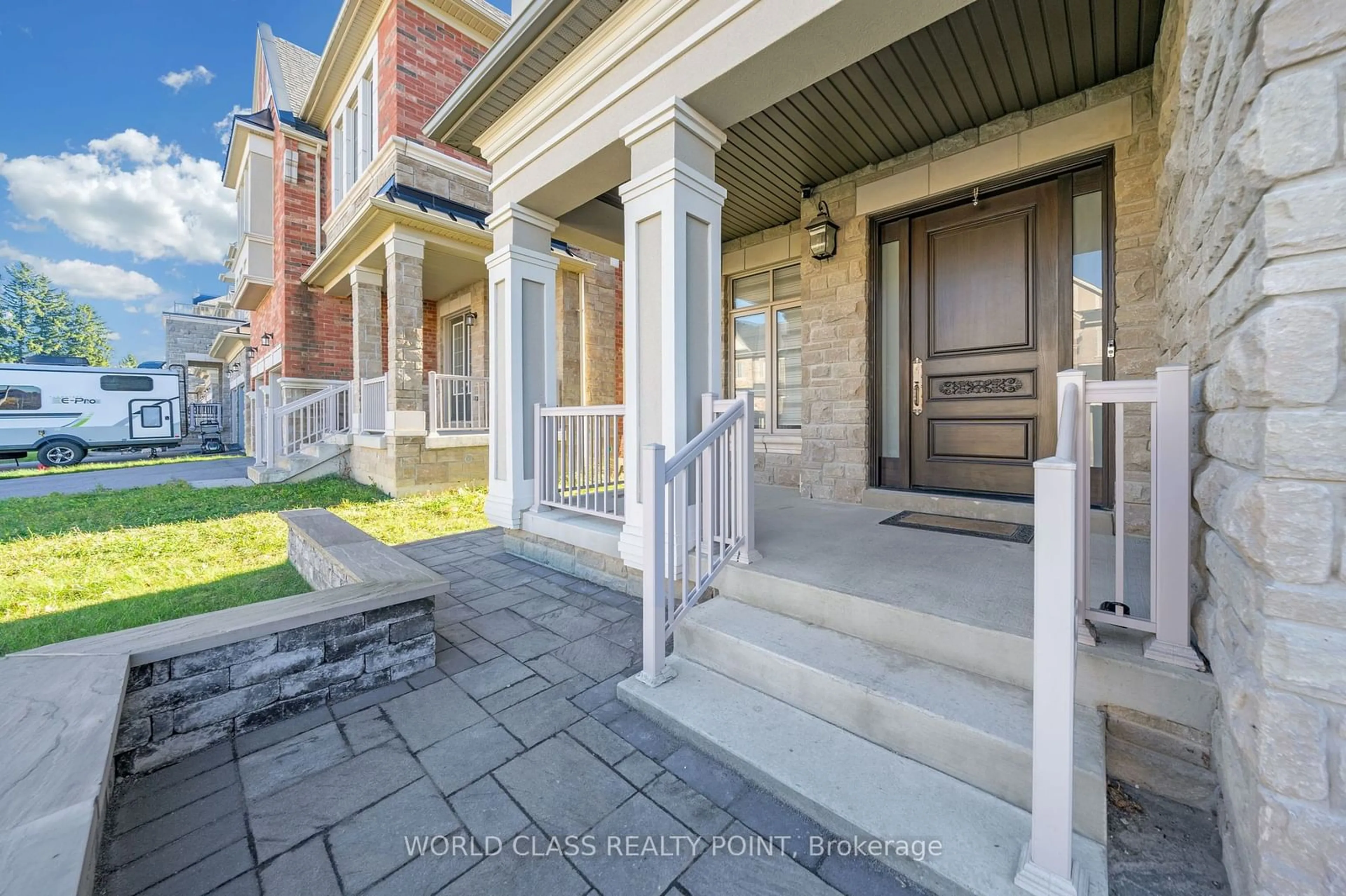 Indoor entryway, wood floors for 81 Wellspring Ave, Richmond Hill Ontario L4E 1E8