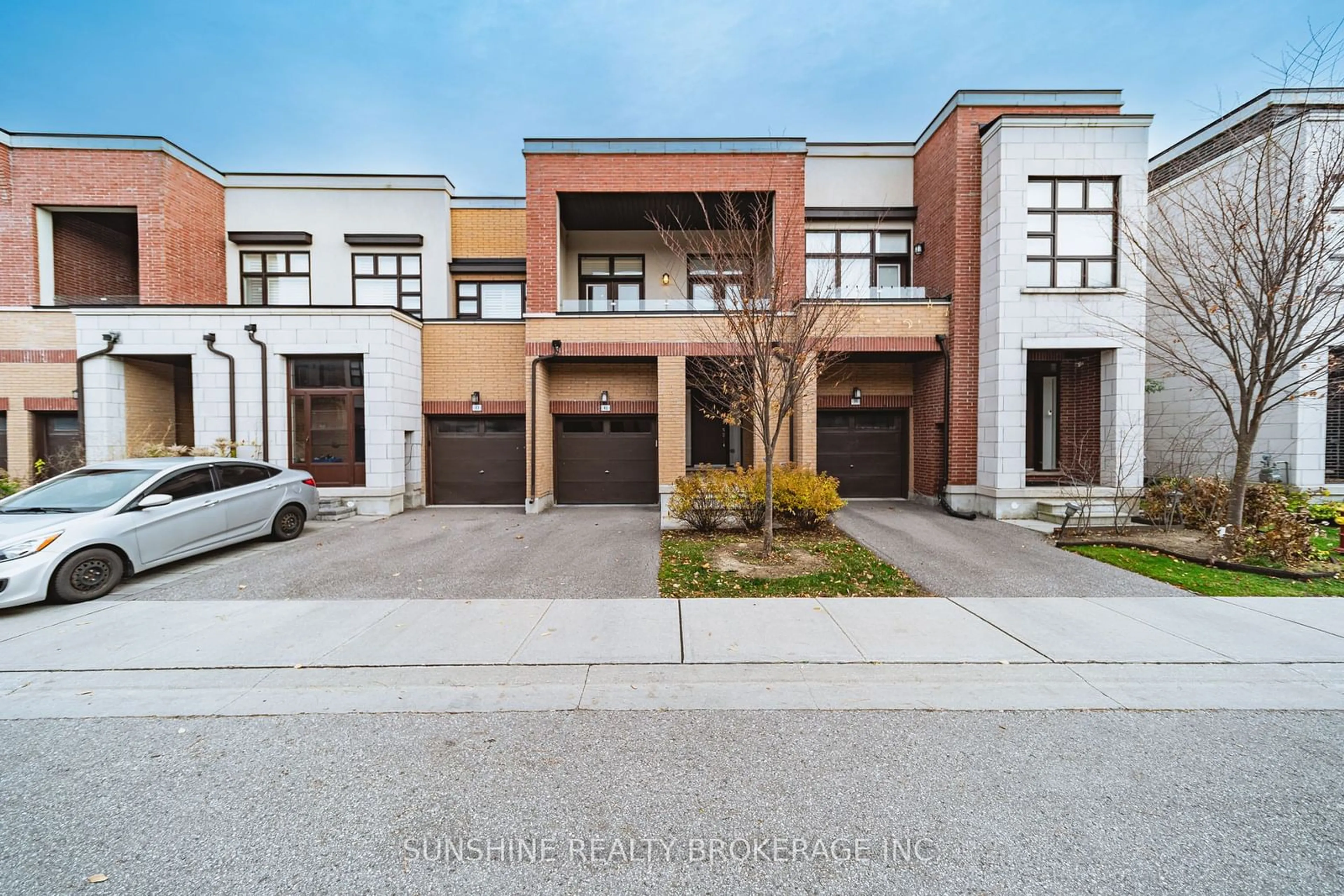 A pic from exterior of the house or condo, the street view for 41 Causland Lane, Richmond Hill Ontario L4S 0A6