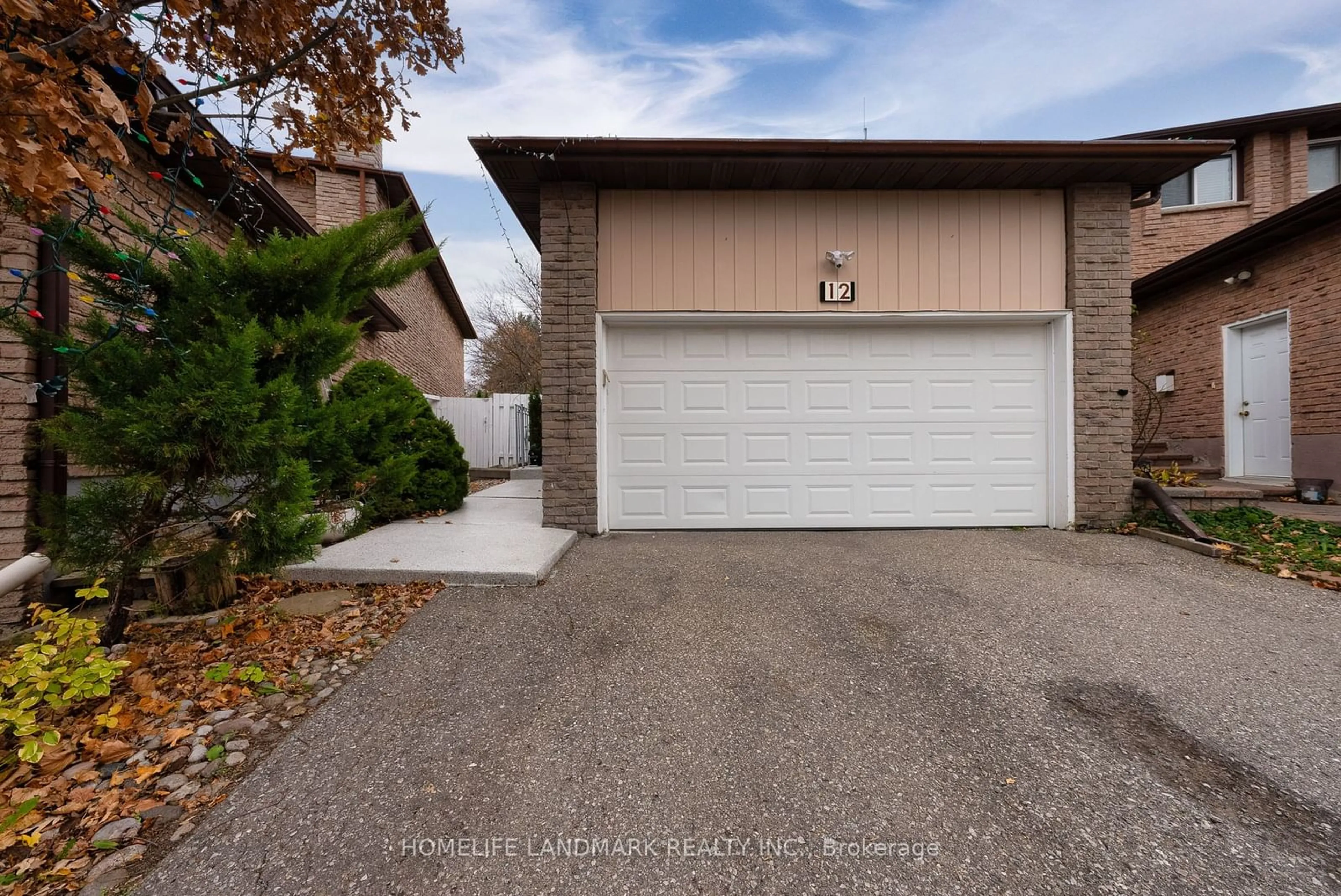 A pic from exterior of the house or condo, the street view for 12 McCrackin Crt, Vaughan Ontario L4J 2T3