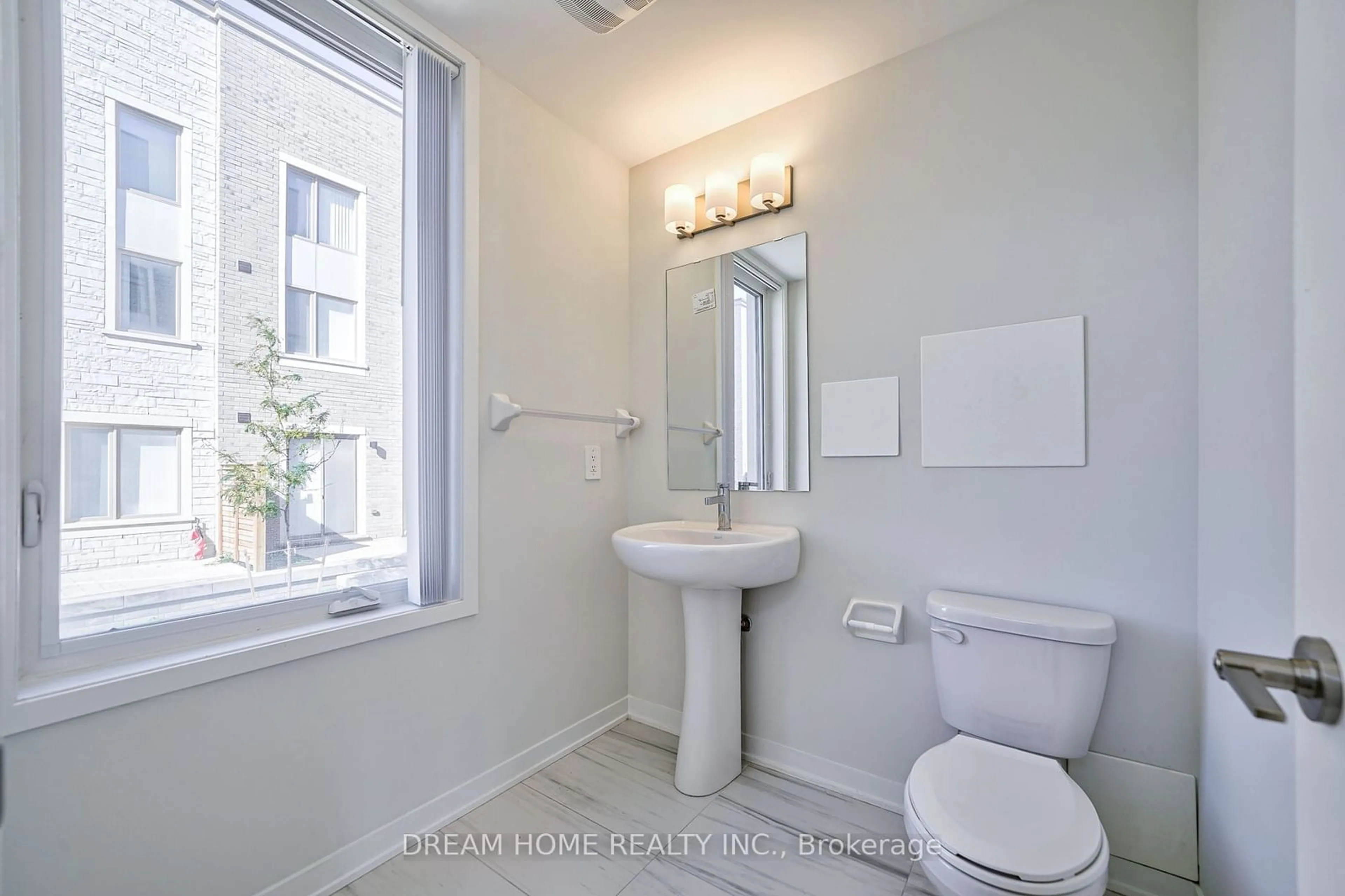 Standard bathroom for 10 Almond Blossom Mews #TH104, Vaughan Ontario L4K 5Z8